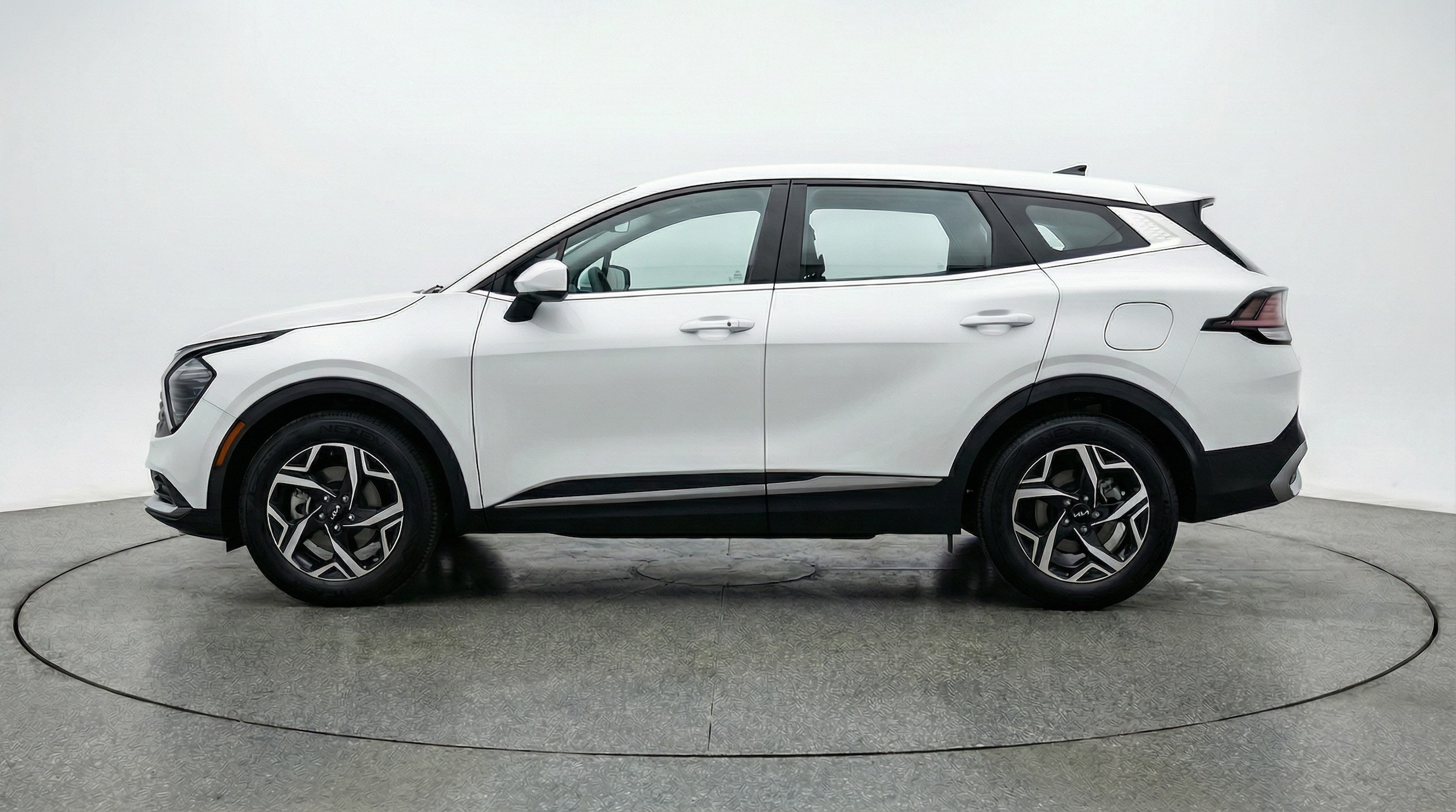 Thumbnail: 2025 Kia Sportage - 4