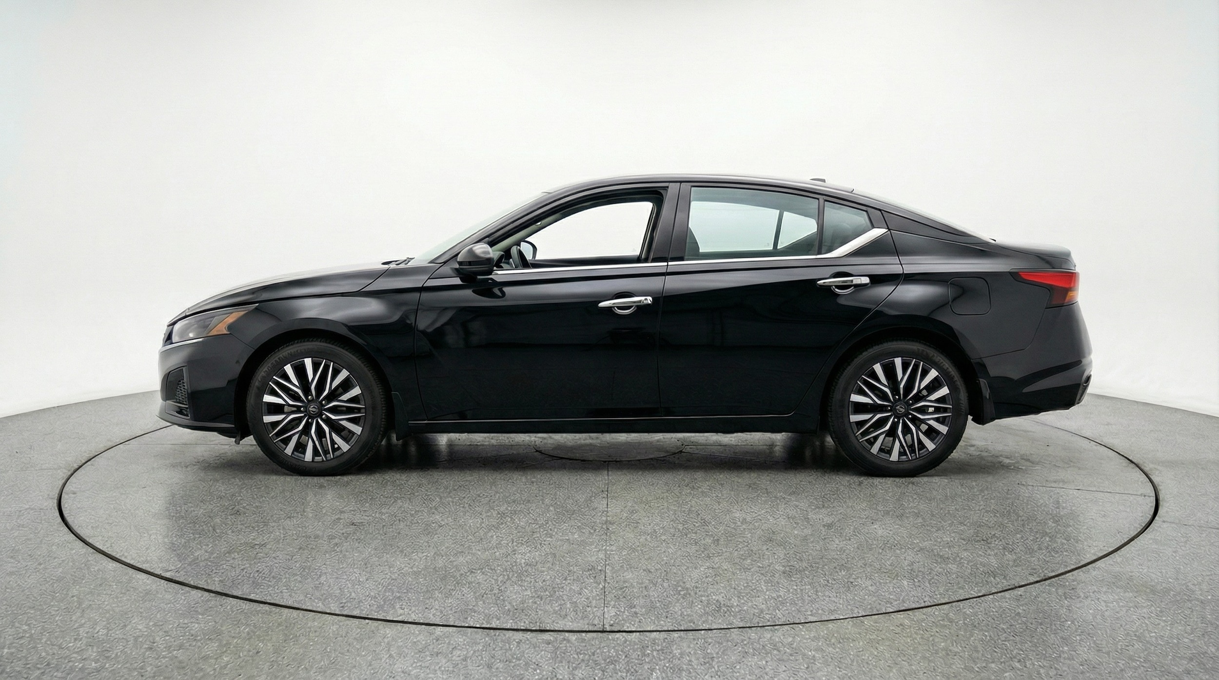 Thumbnail: 2025 Nissan Altima - 4