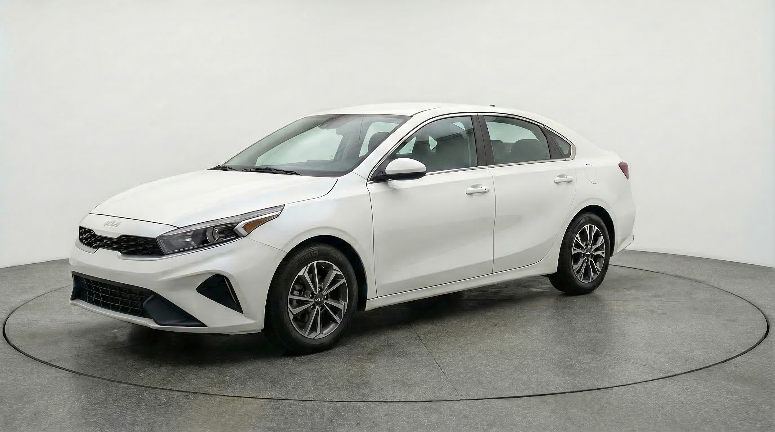 Thumbnail: 2024 Kia Forte - 3