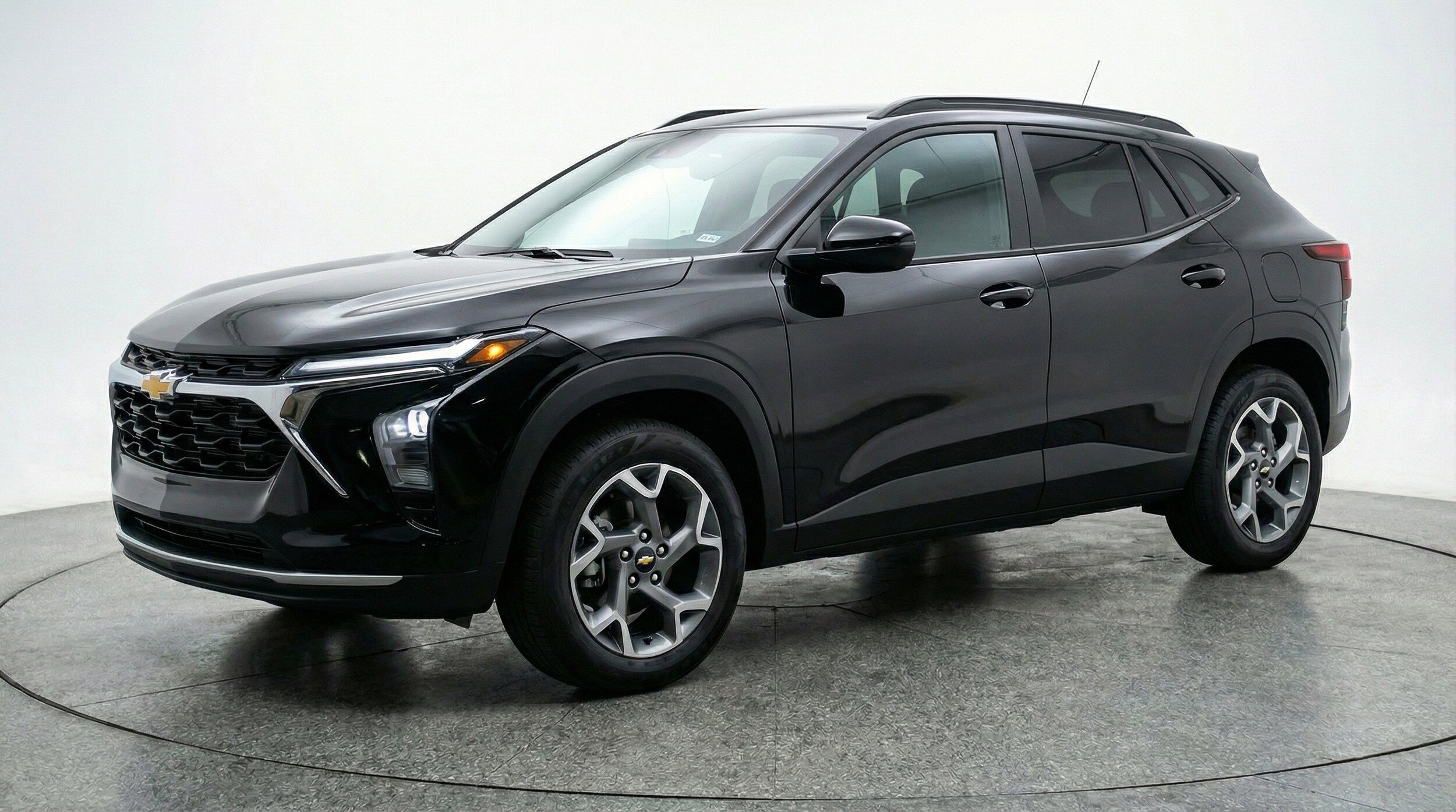 Thumbnail: 2025 Chevrolet Trax - 3