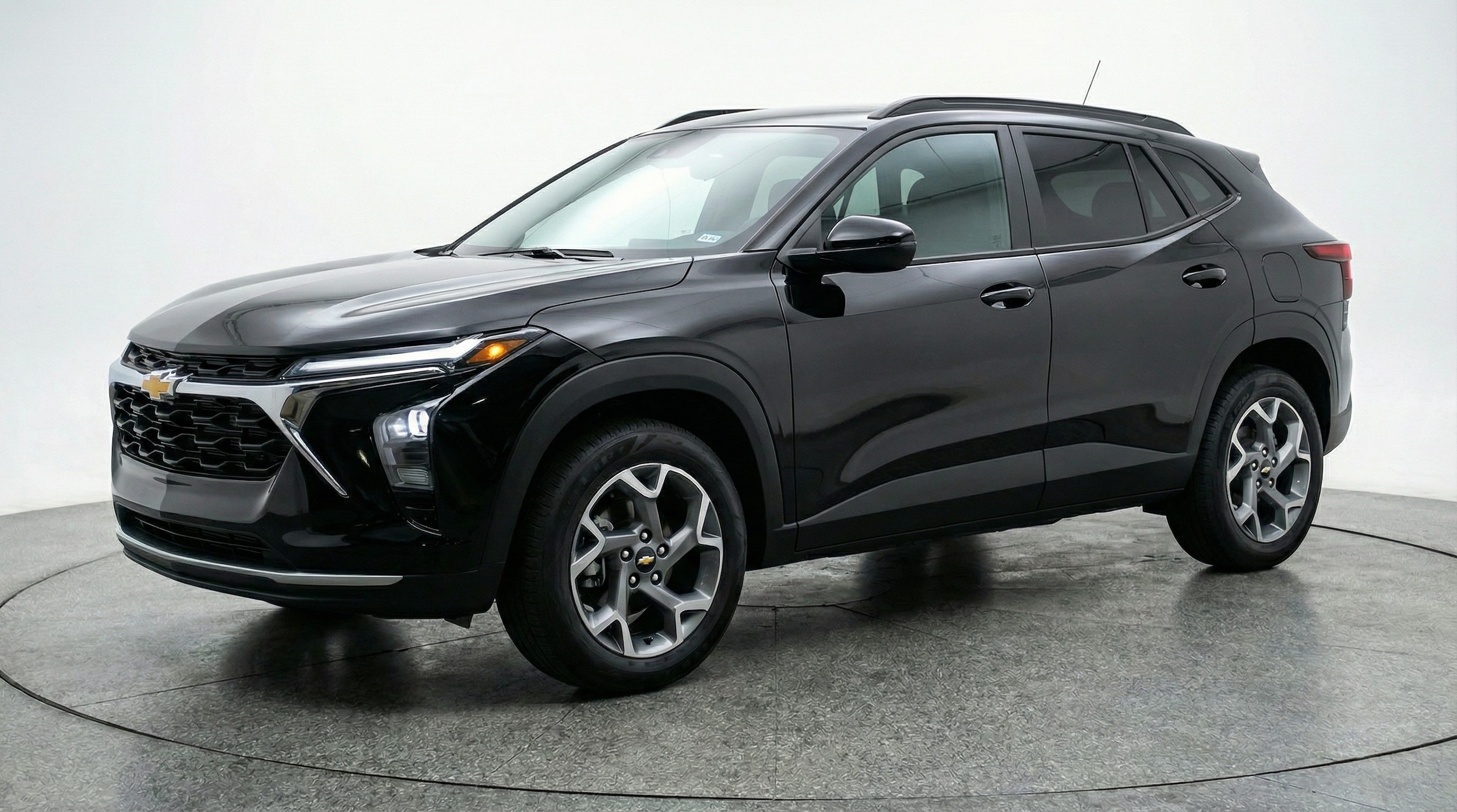 Thumbnail: 2025 Chevrolet Trax - 3