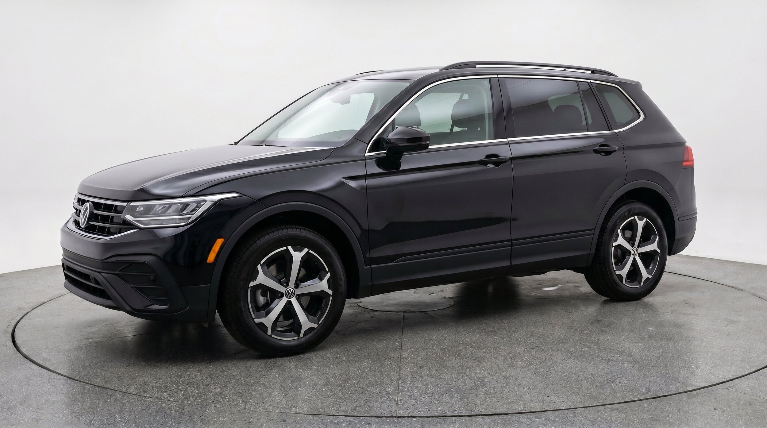 Thumbnail: 2026 Volkswagen Tiguan - 3