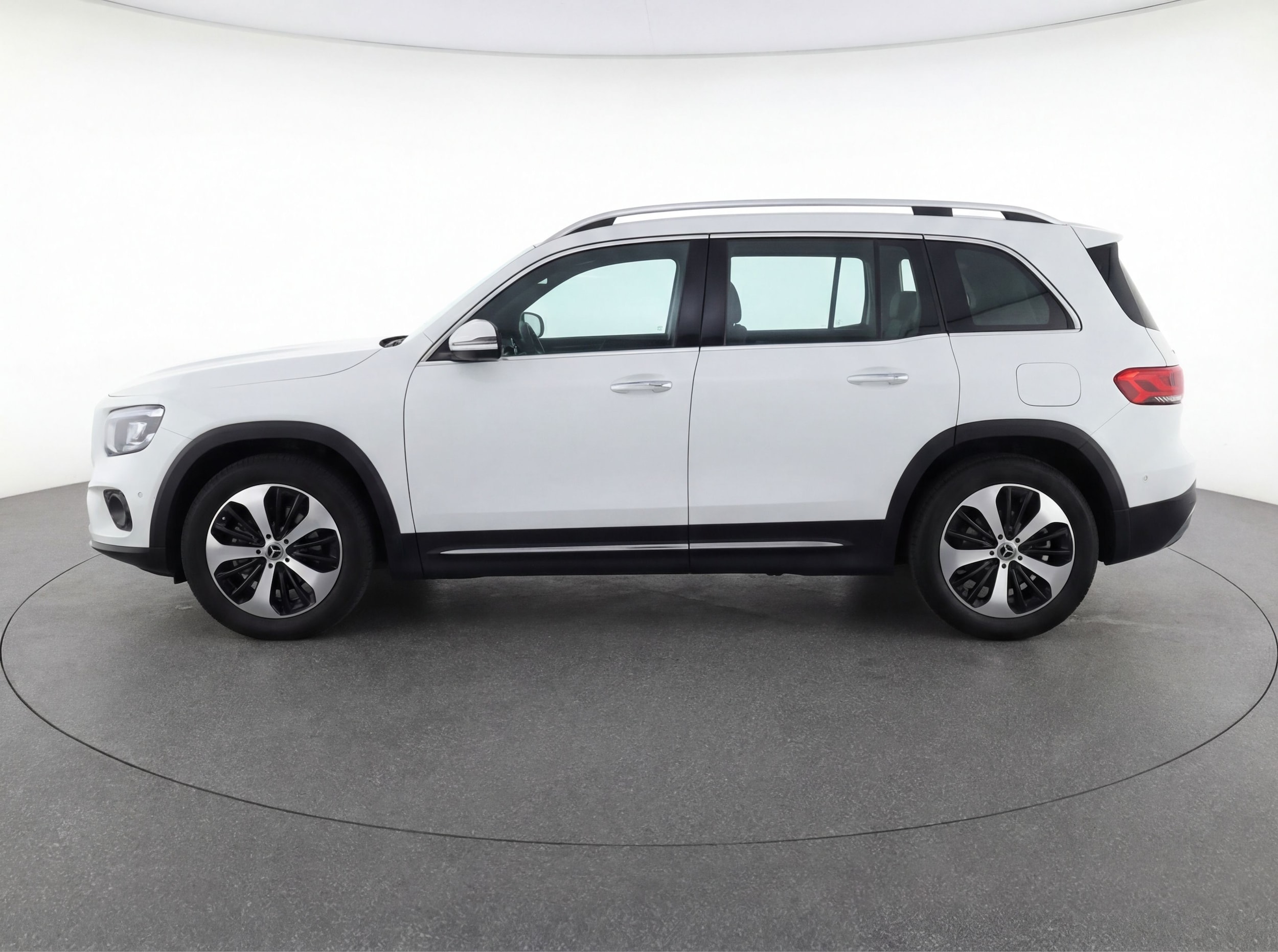 Thumbnail: 2025 Mercedes-Benz GLB - 4