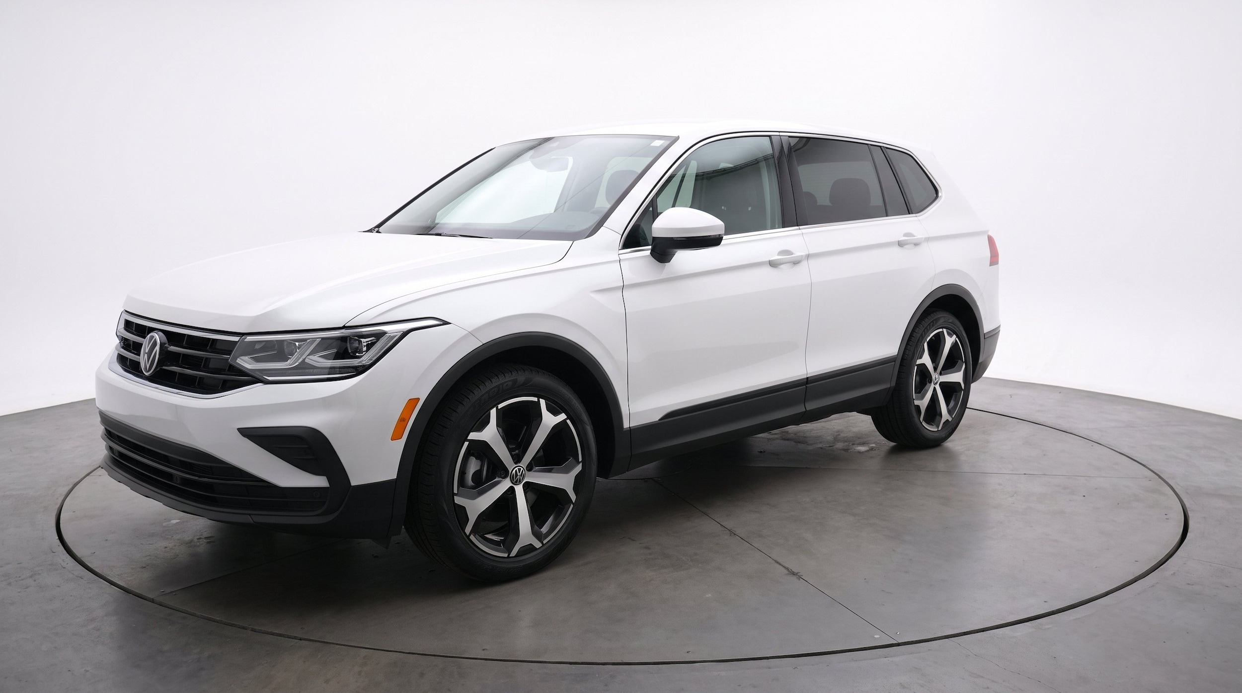 Thumbnail: 2026 Volkswagen Tiguan - 3