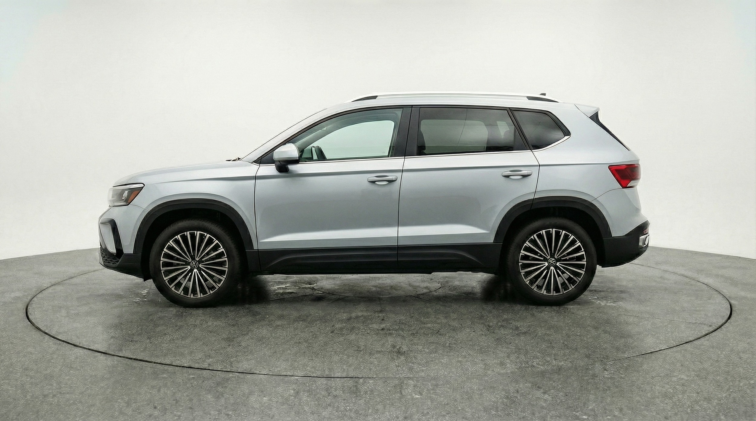 Thumbnail: 2025 Volkswagen Taos - 4