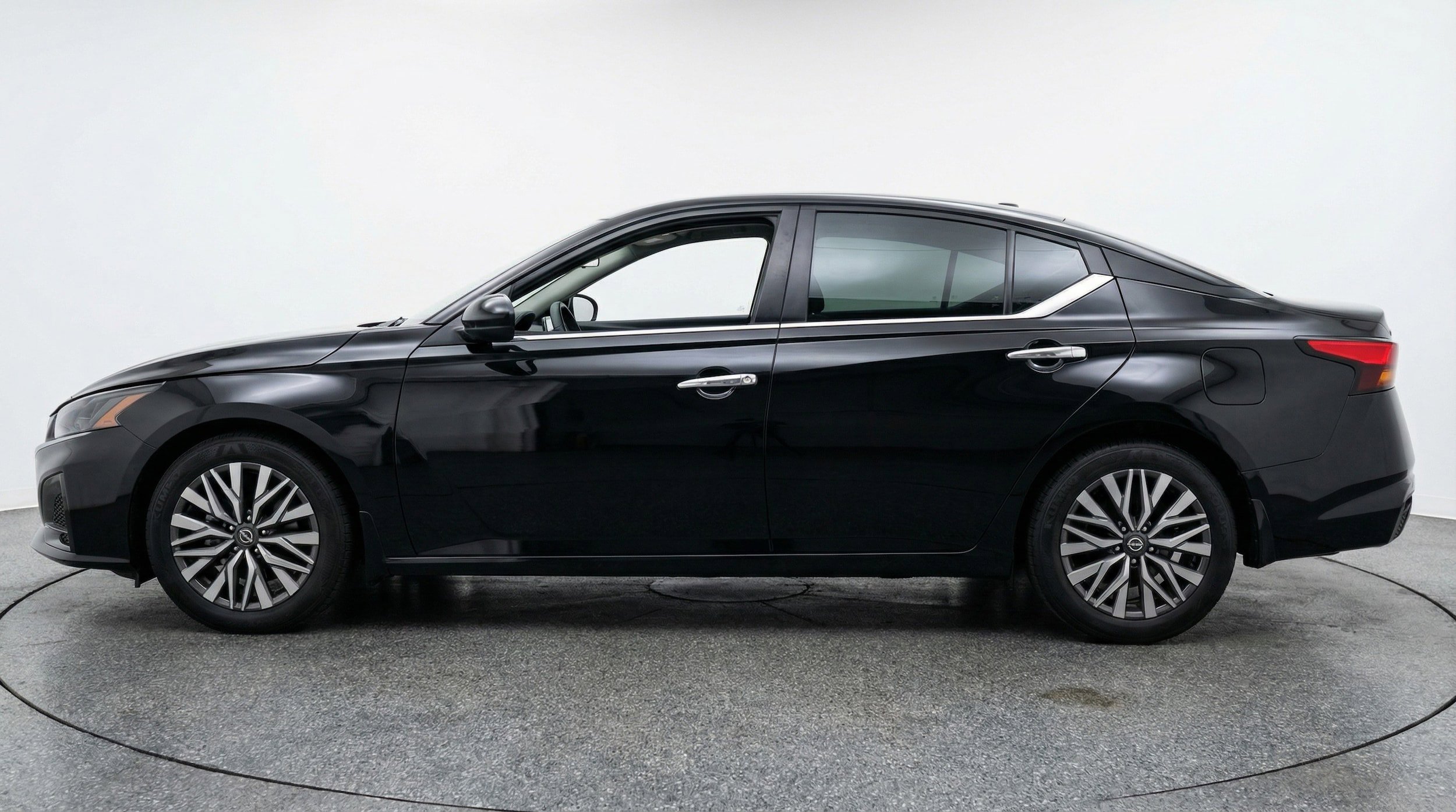 Thumbnail: 2025 Nissan Altima - 4