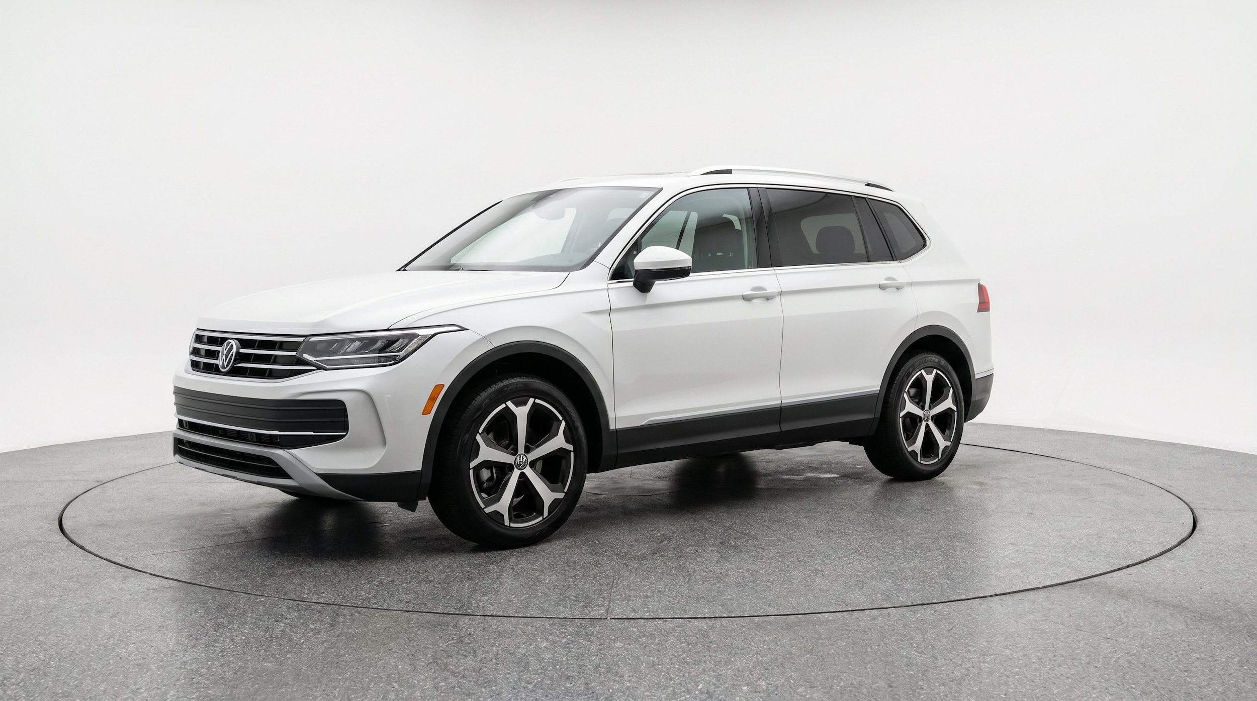 Thumbnail: 2026 Volkswagen Tiguan - 3