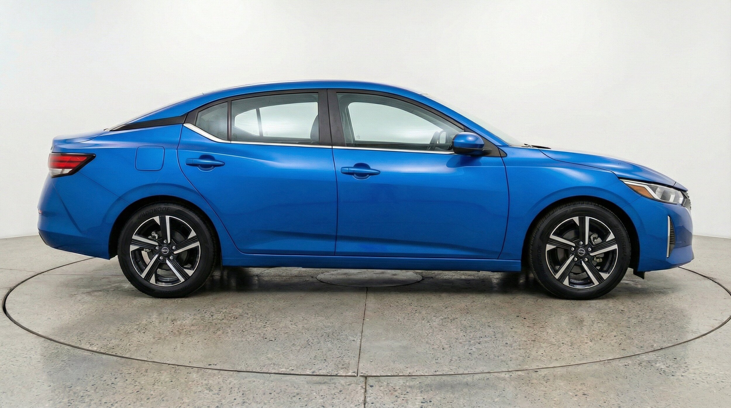 Thumbnail: 2025 Nissan Sentra - 10