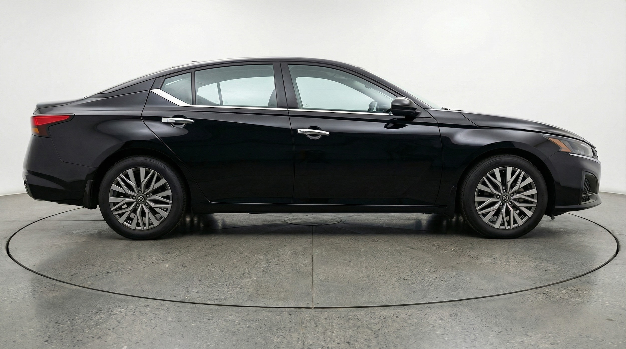 Thumbnail: 2025 Nissan Altima - 8