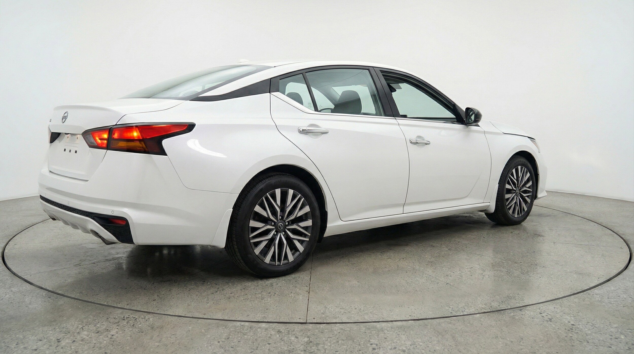 Thumbnail: 2025 Nissan Altima - 9