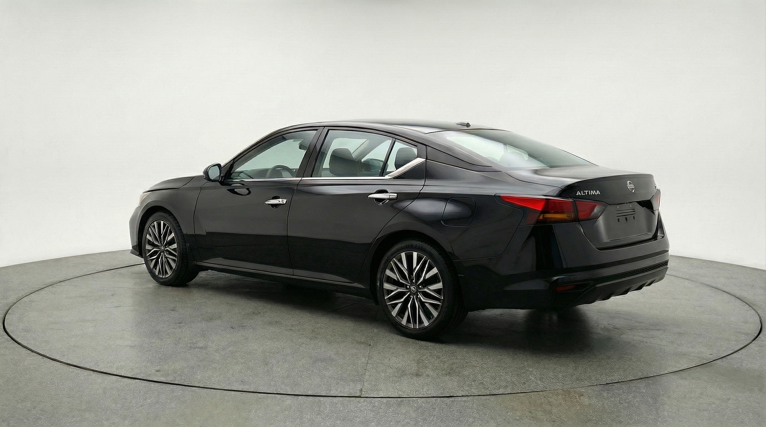 Thumbnail: 2025 Nissan Altima - 5