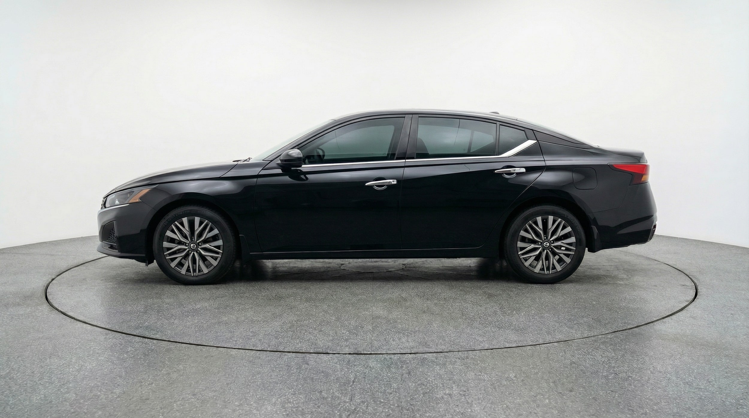 Thumbnail: 2025 Nissan Altima - 4