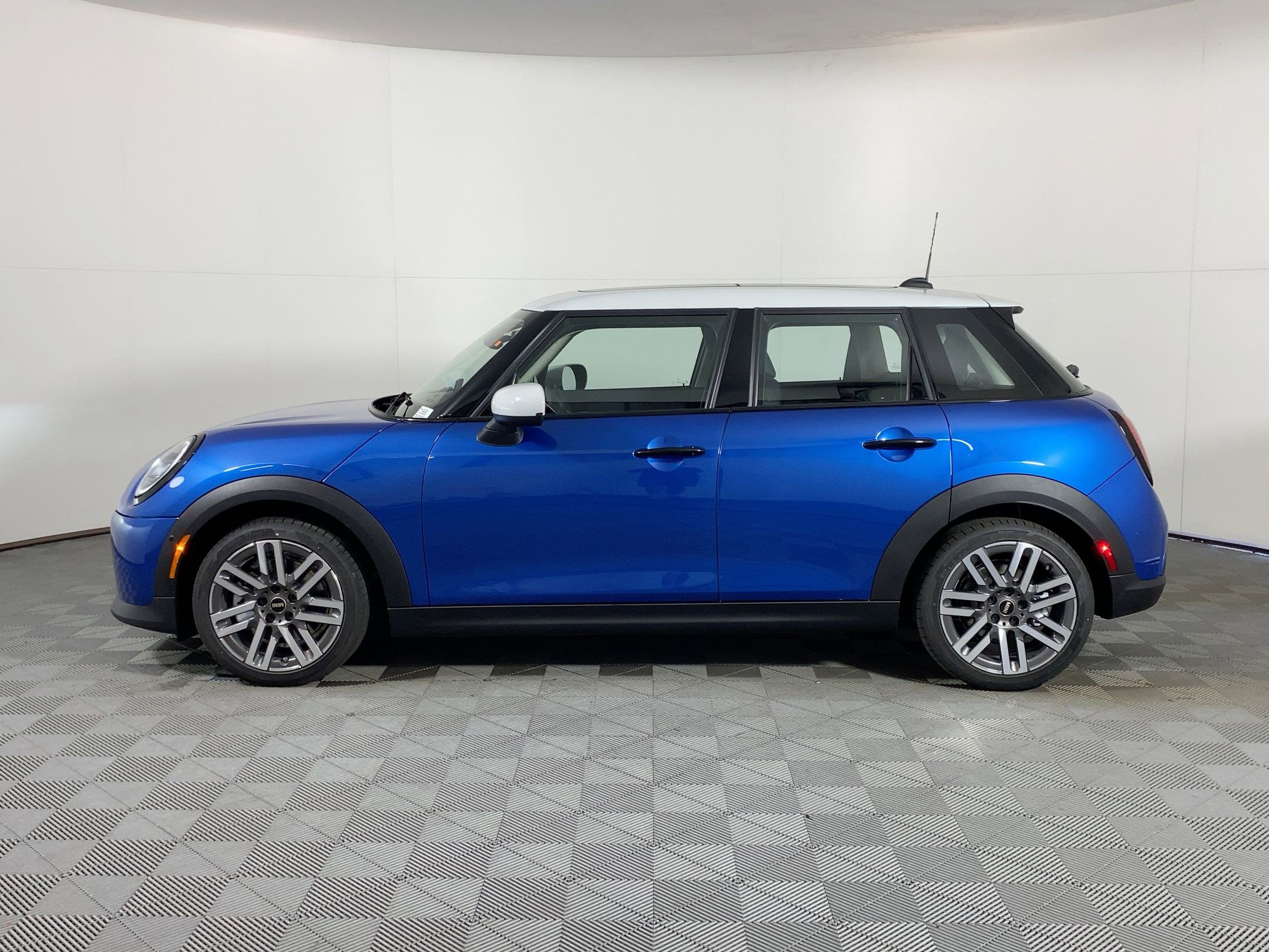 2026 Mini Cooper Signature photo 2