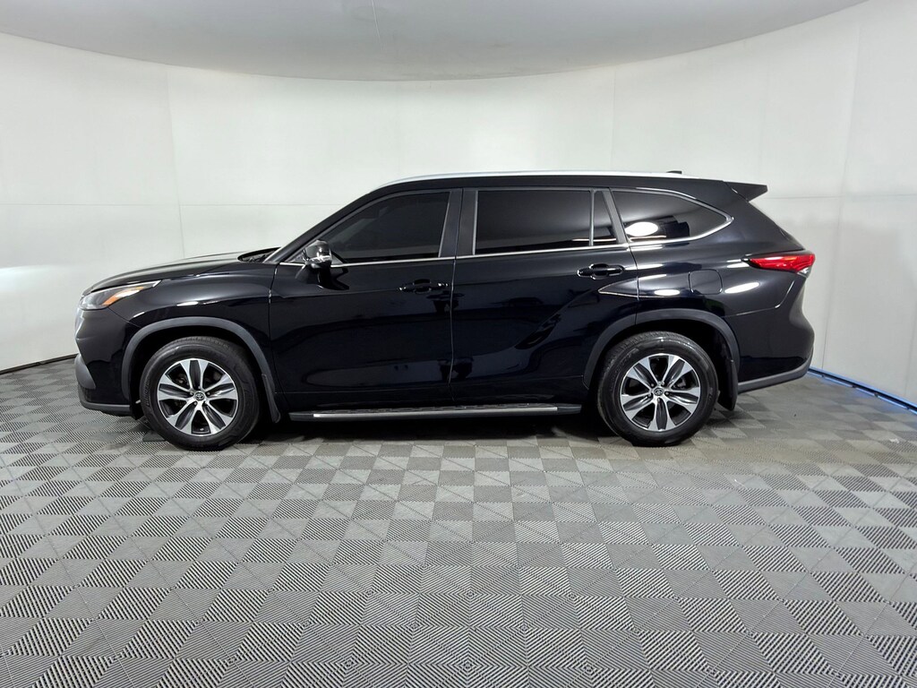 Used 2023 Toyota Highlander Hybrid XLE SUV