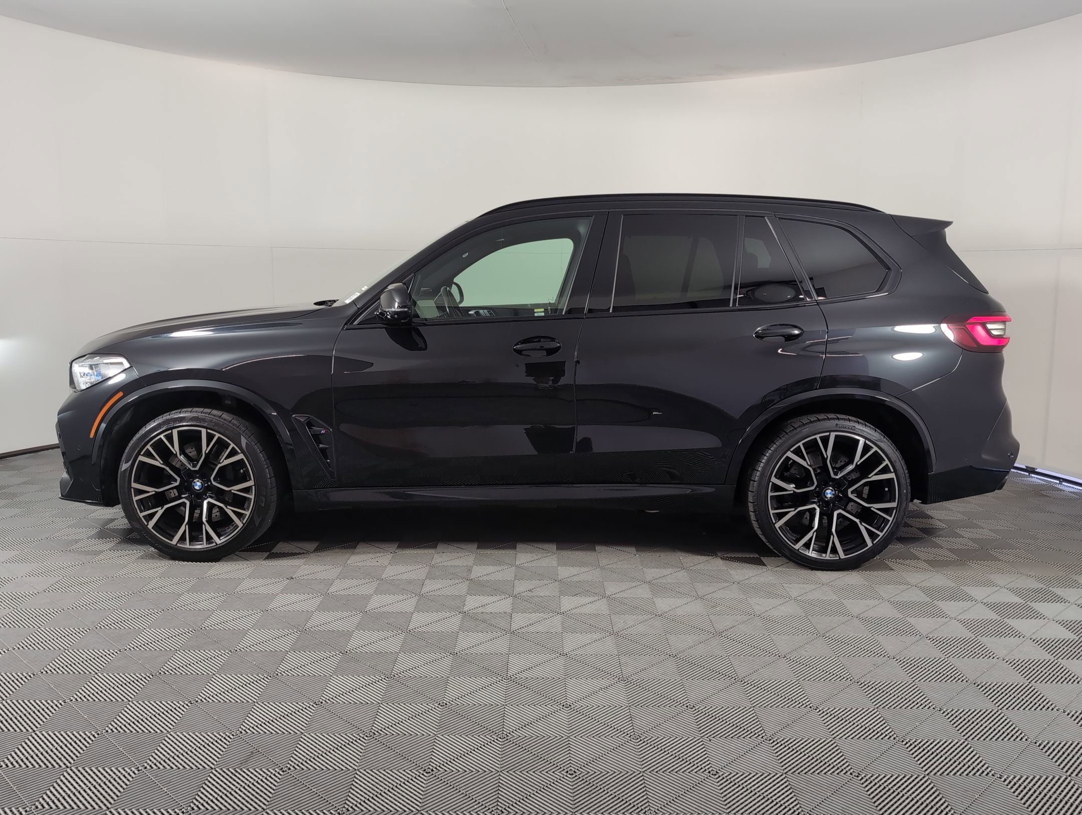 2021 Bmw X5 M photo 2