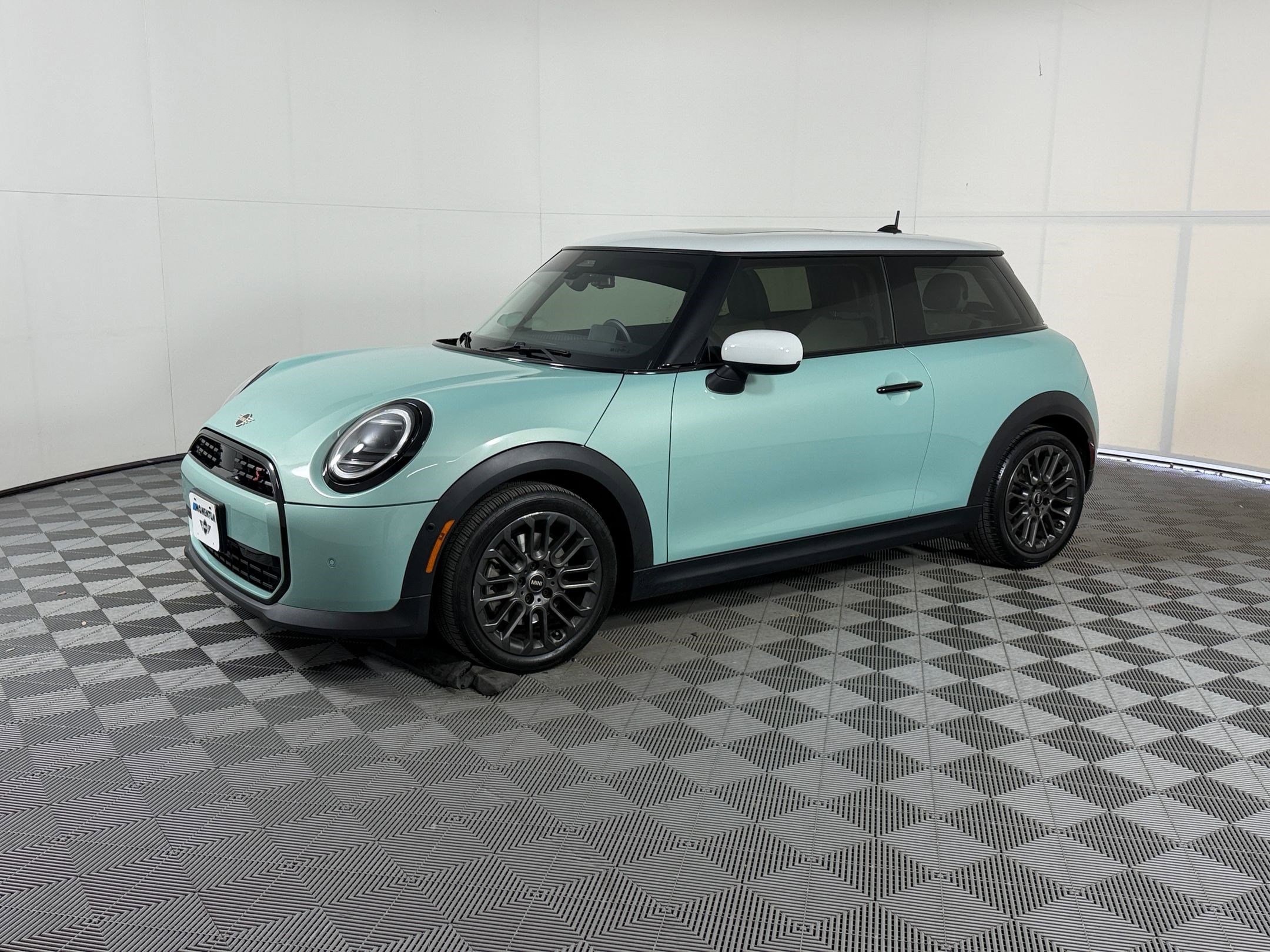 2025 MINI Hardtop's photo