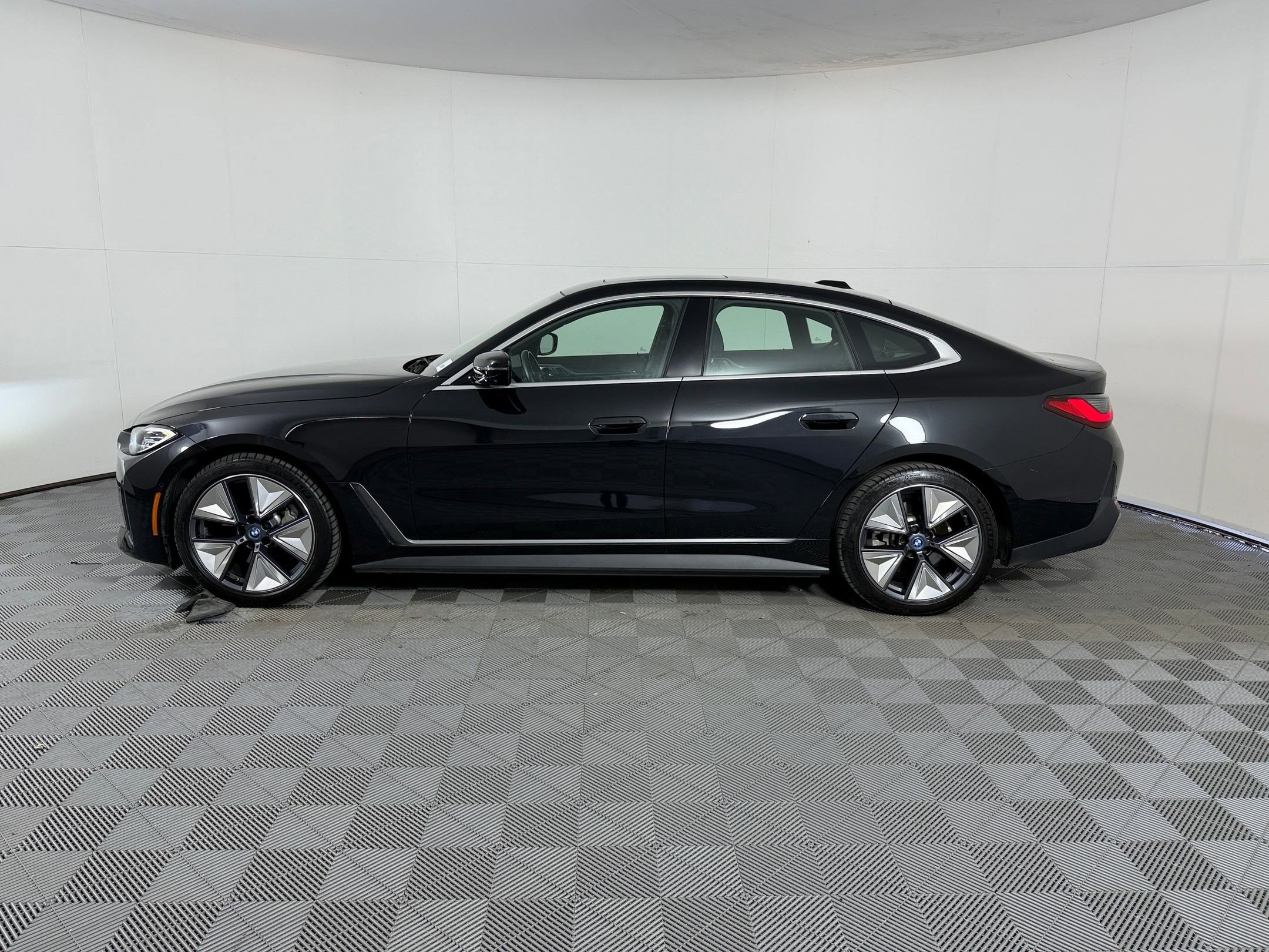 Used 2023 BMW i4 35 with VIN WBY43AW01PFP55587 for sale in Houston, TX