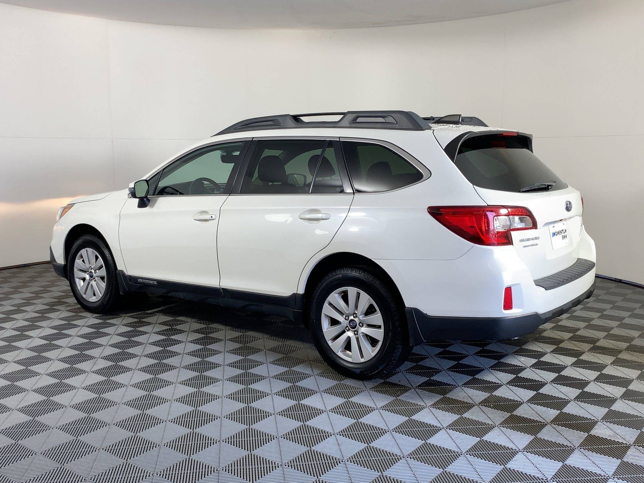 2017 Subaru Outback 2.5i Premium photo 3