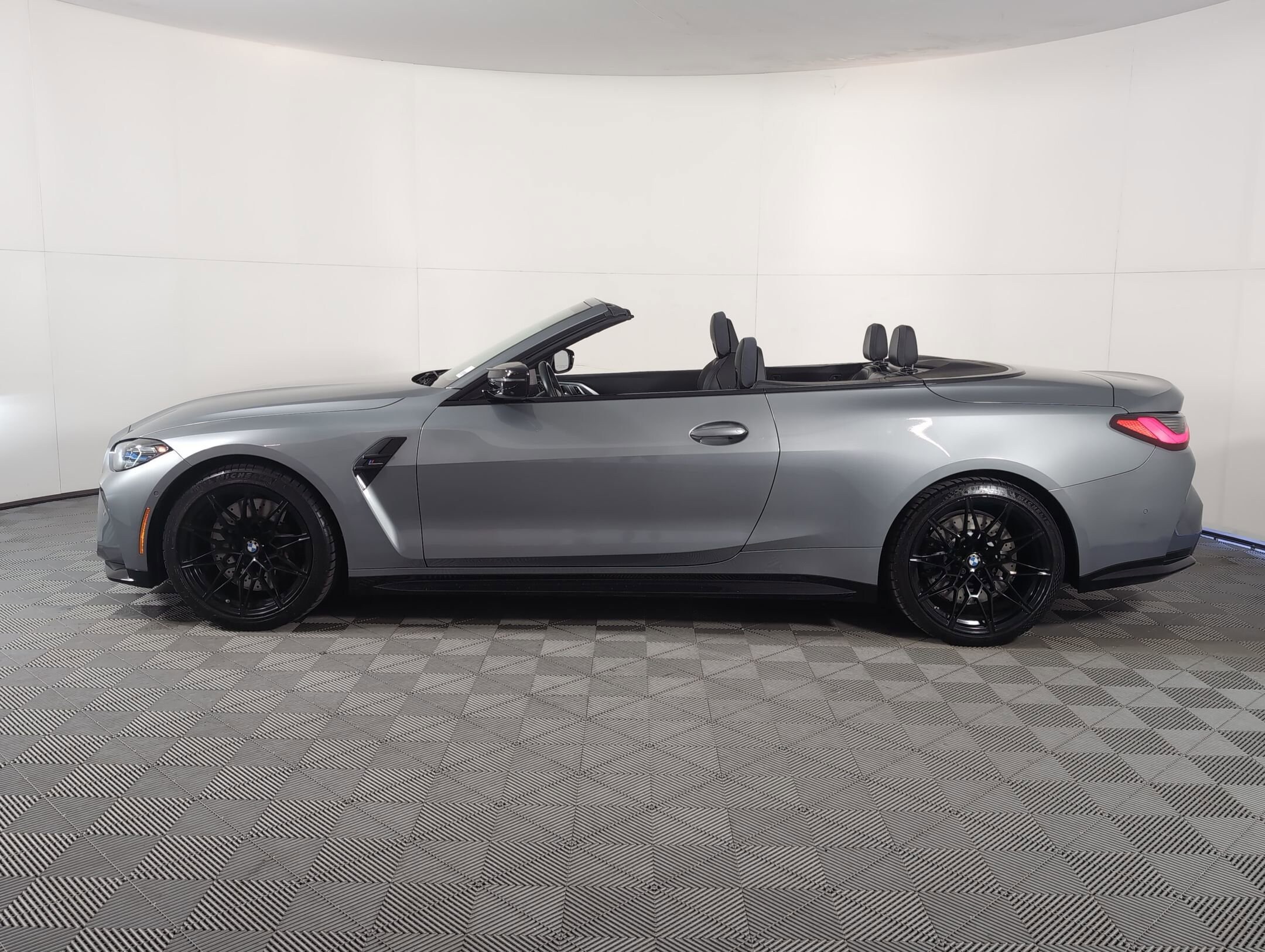 2024 Bmw M4 Competition xDrive Convertible photo 2