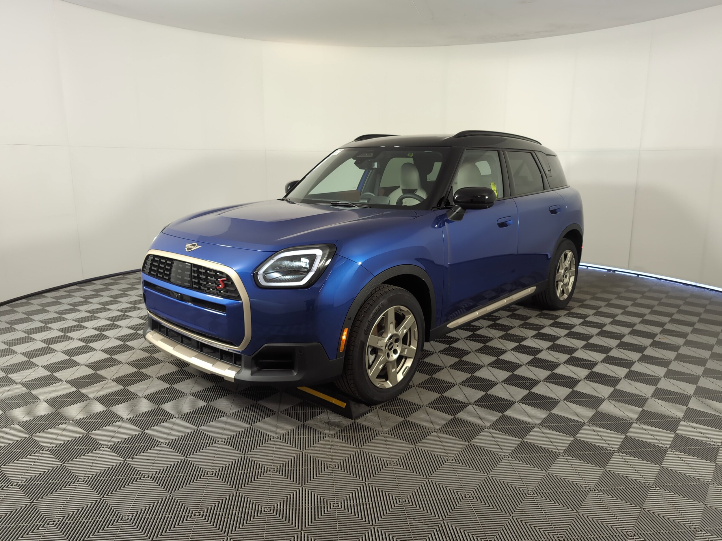 2025 Mini Countryman Iconic photo 3