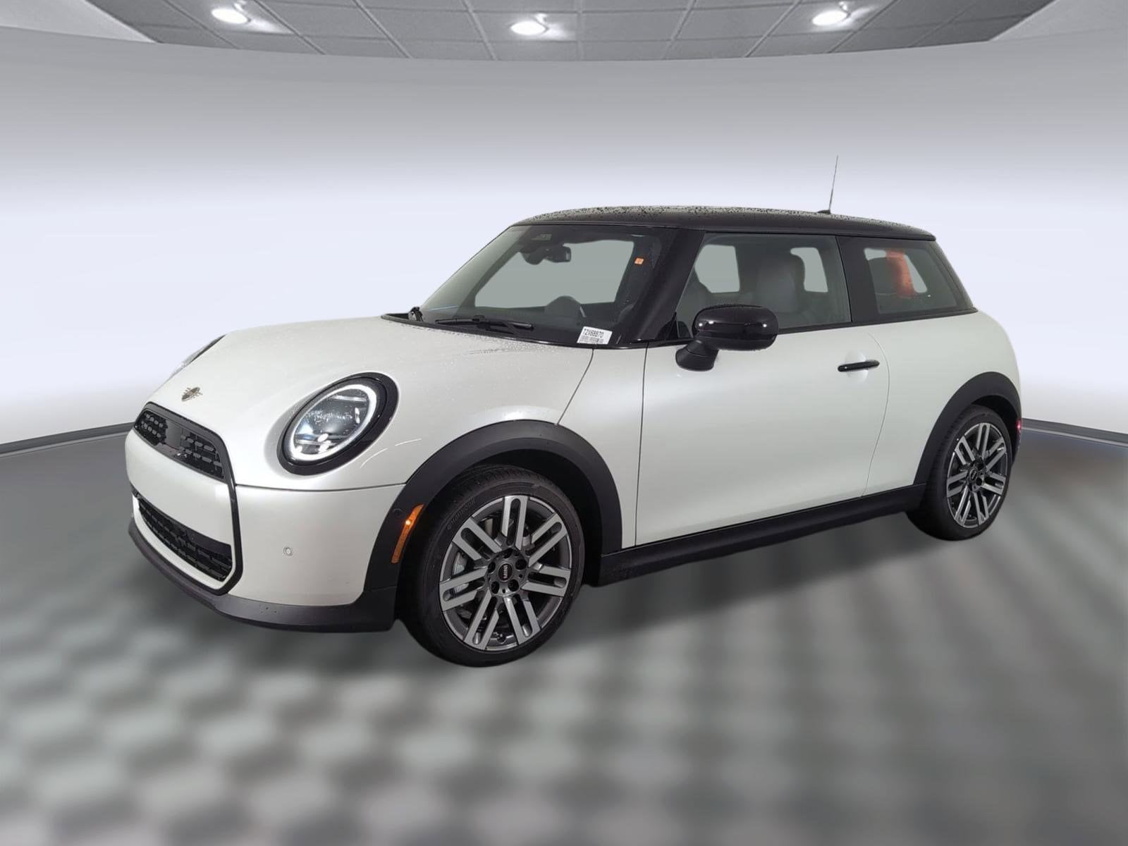 2026 MINI 2 Door Signature Plus Hatchback's photo