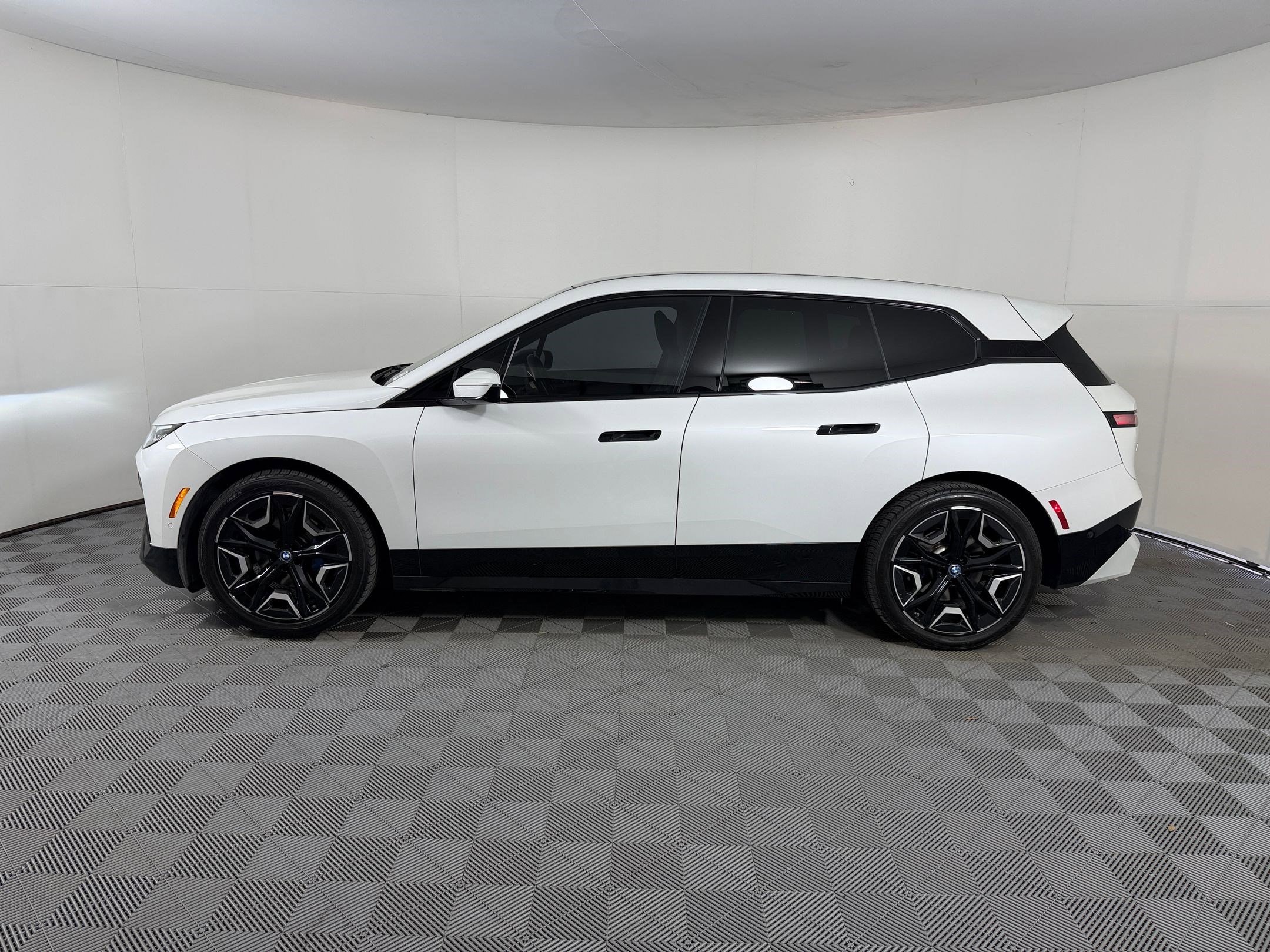 Used 2023 BMW iX Base with VIN WB523CF0XPCM57766 for sale in Houston, TX
