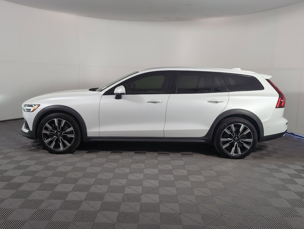 Used 2022 Volvo V60 Cross Country T5 AWD Wagon