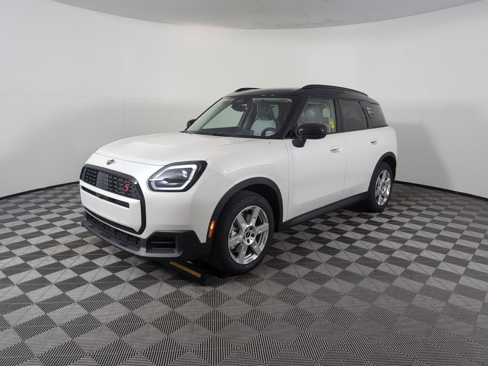 2025 Mini Countryman Iconic photo 3
