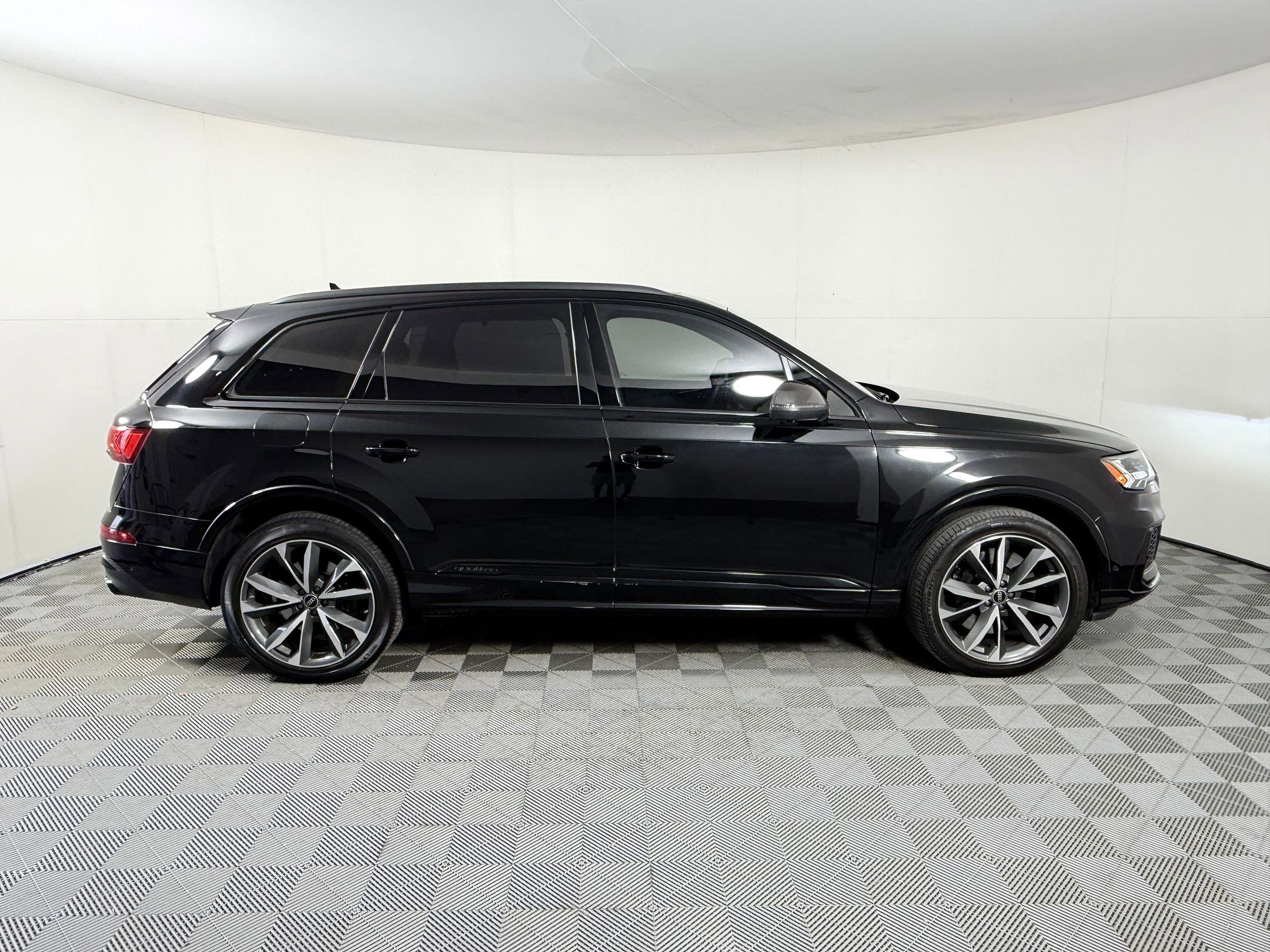 SQ7 4.0T Prestige SUV