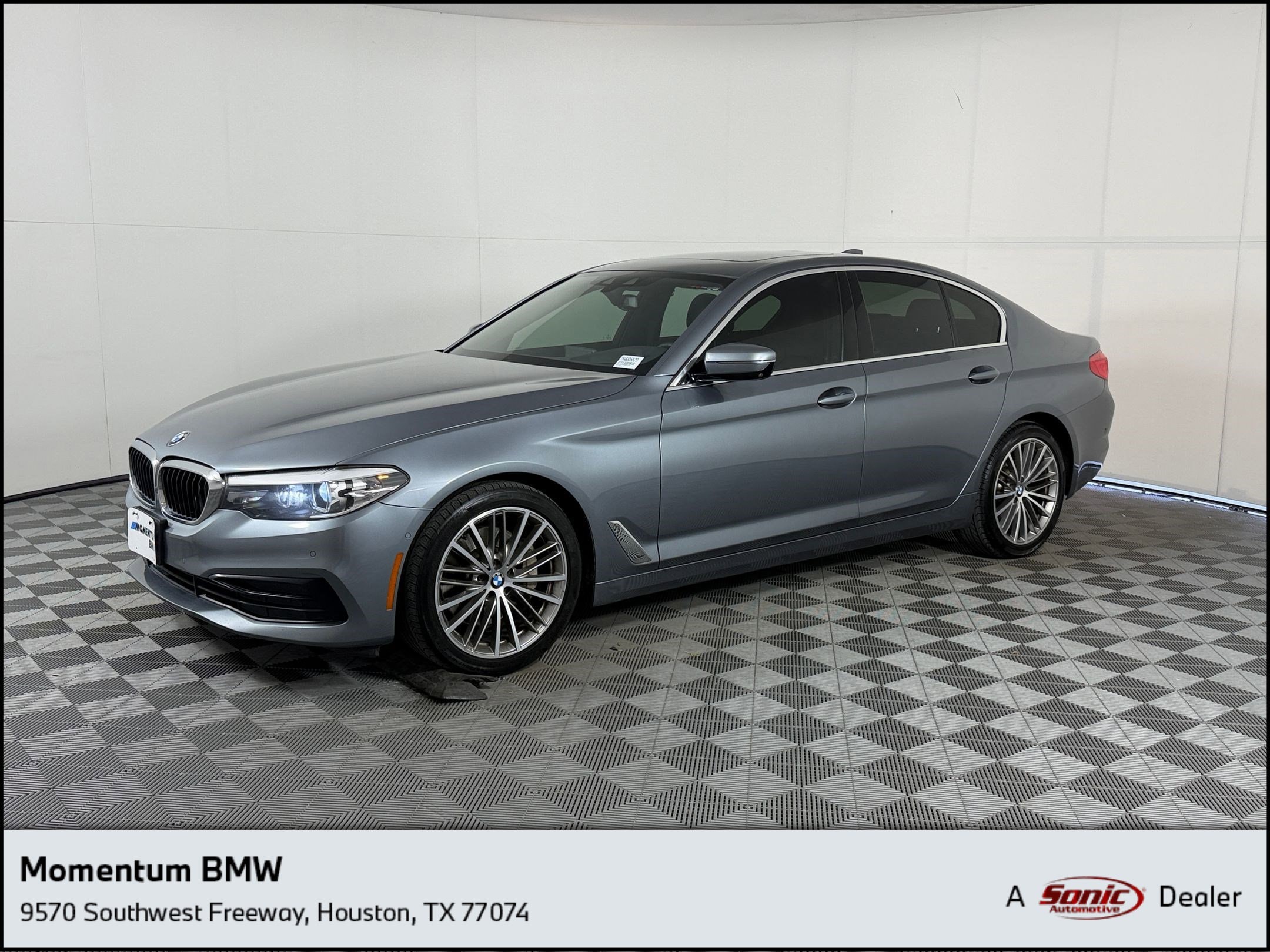 2019 BMW 5 Series 530i Sedan's photo