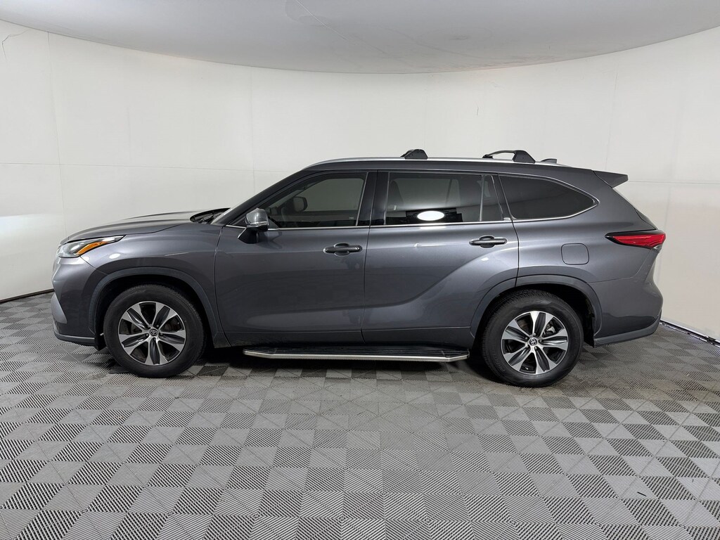 Used 2021 Toyota Highlander XLE SUV
