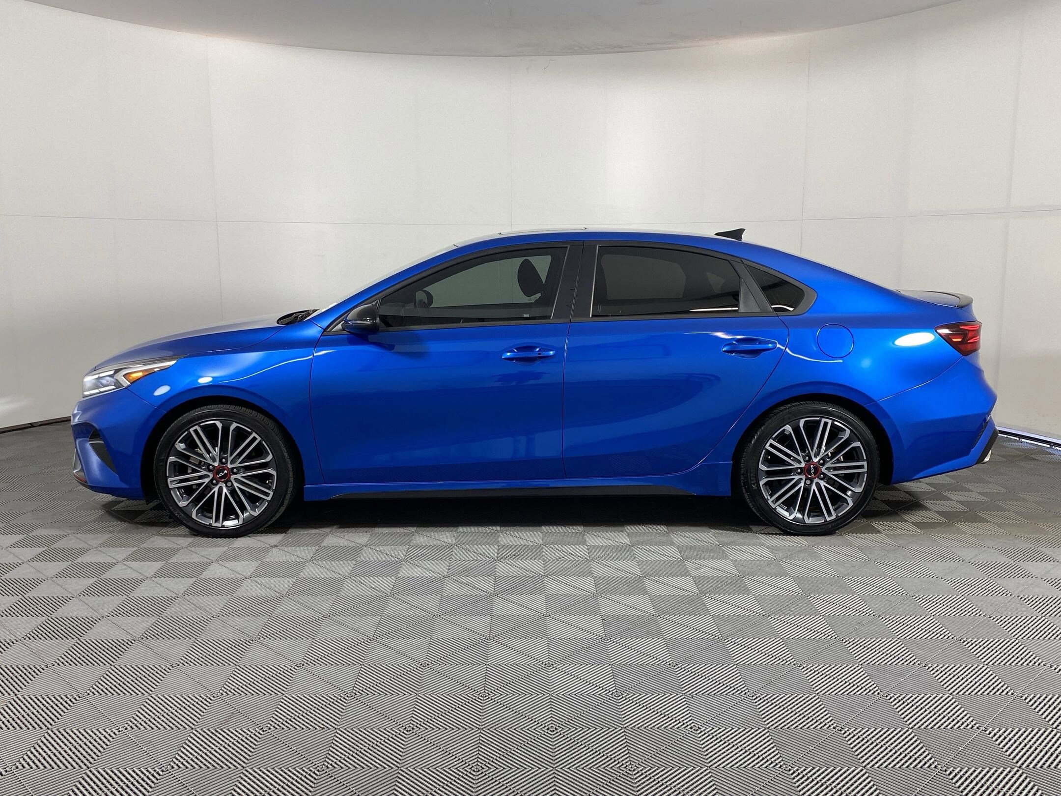 2023 Kia Forte GT photo 2