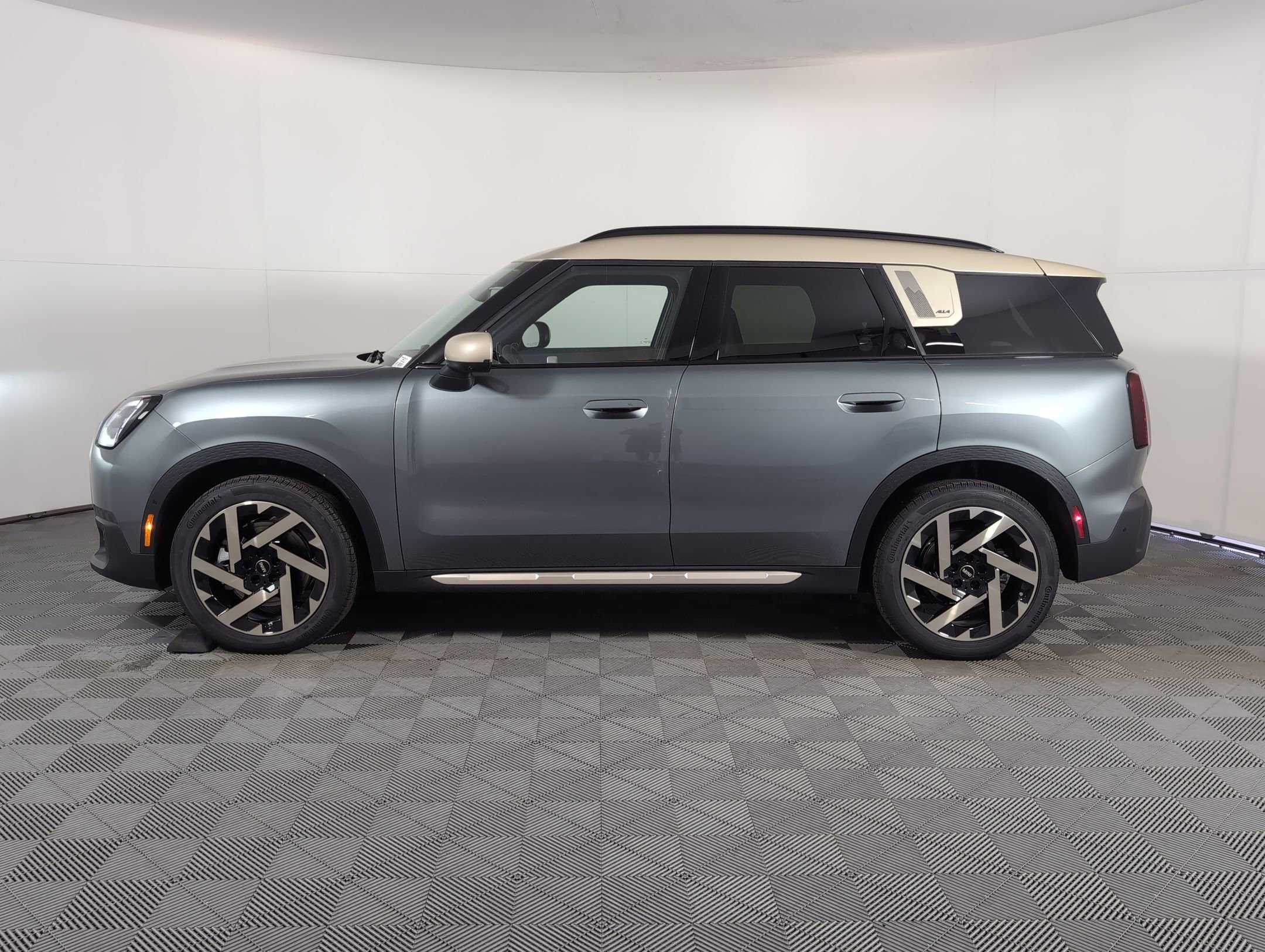 2026 Mini Countryman Iconic S ALL4 photo 2
