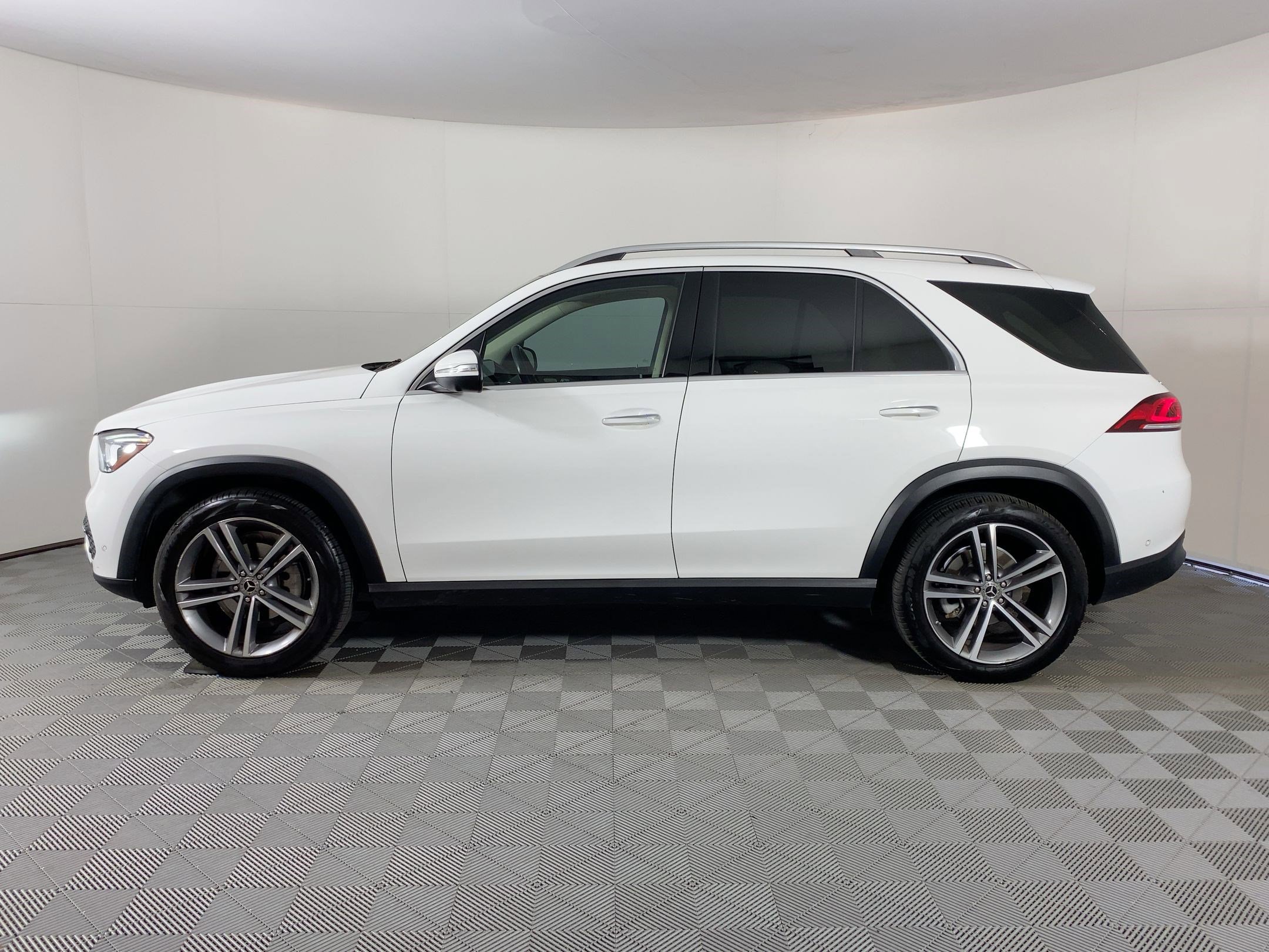 2021 Mercedes Benz GLE 350 photo 2