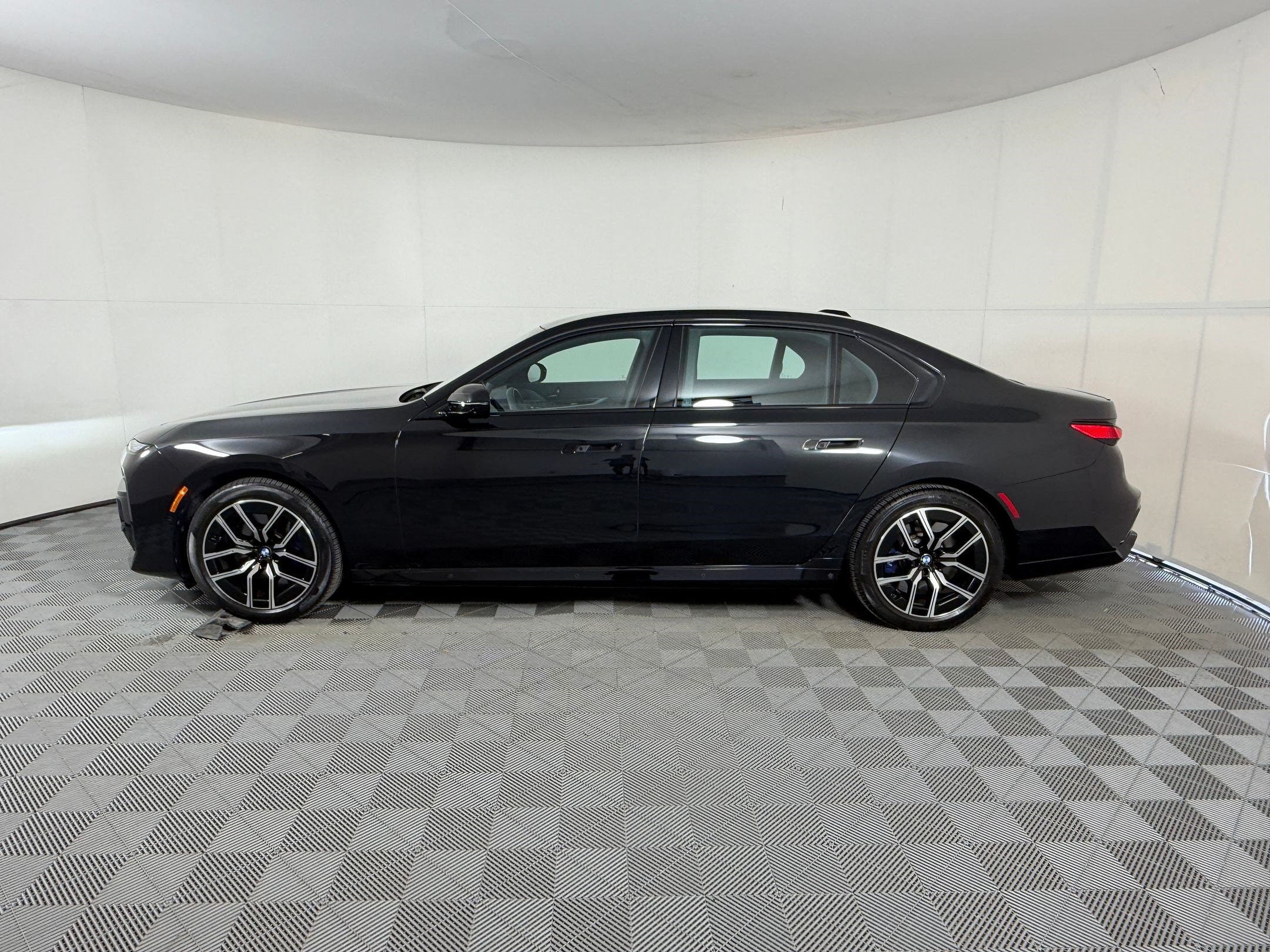 760i XDrive Sedan