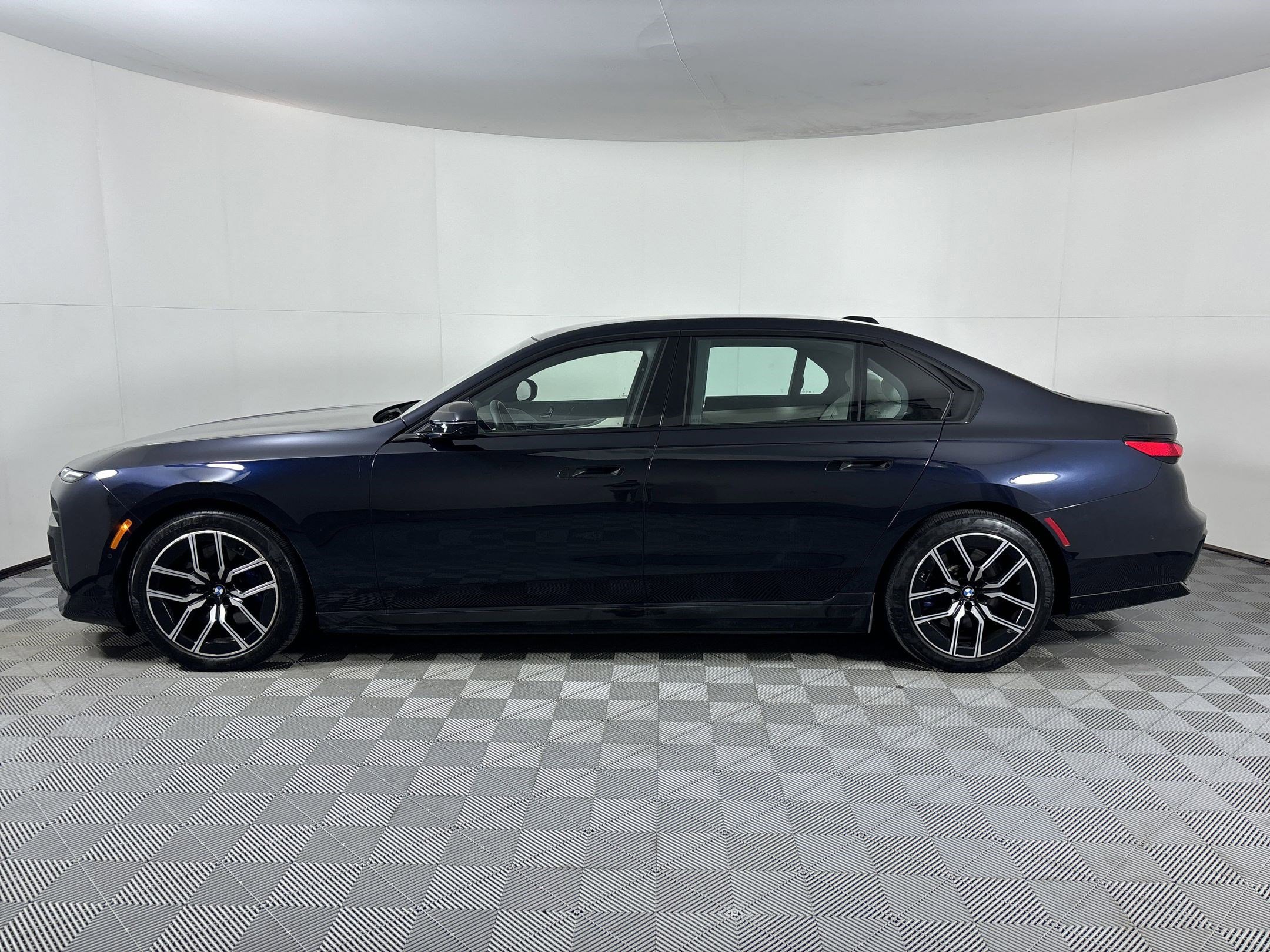Used 2024 BMW i7 Base with VIN WBY53EJ02RCP29572 for sale in Houston, TX
