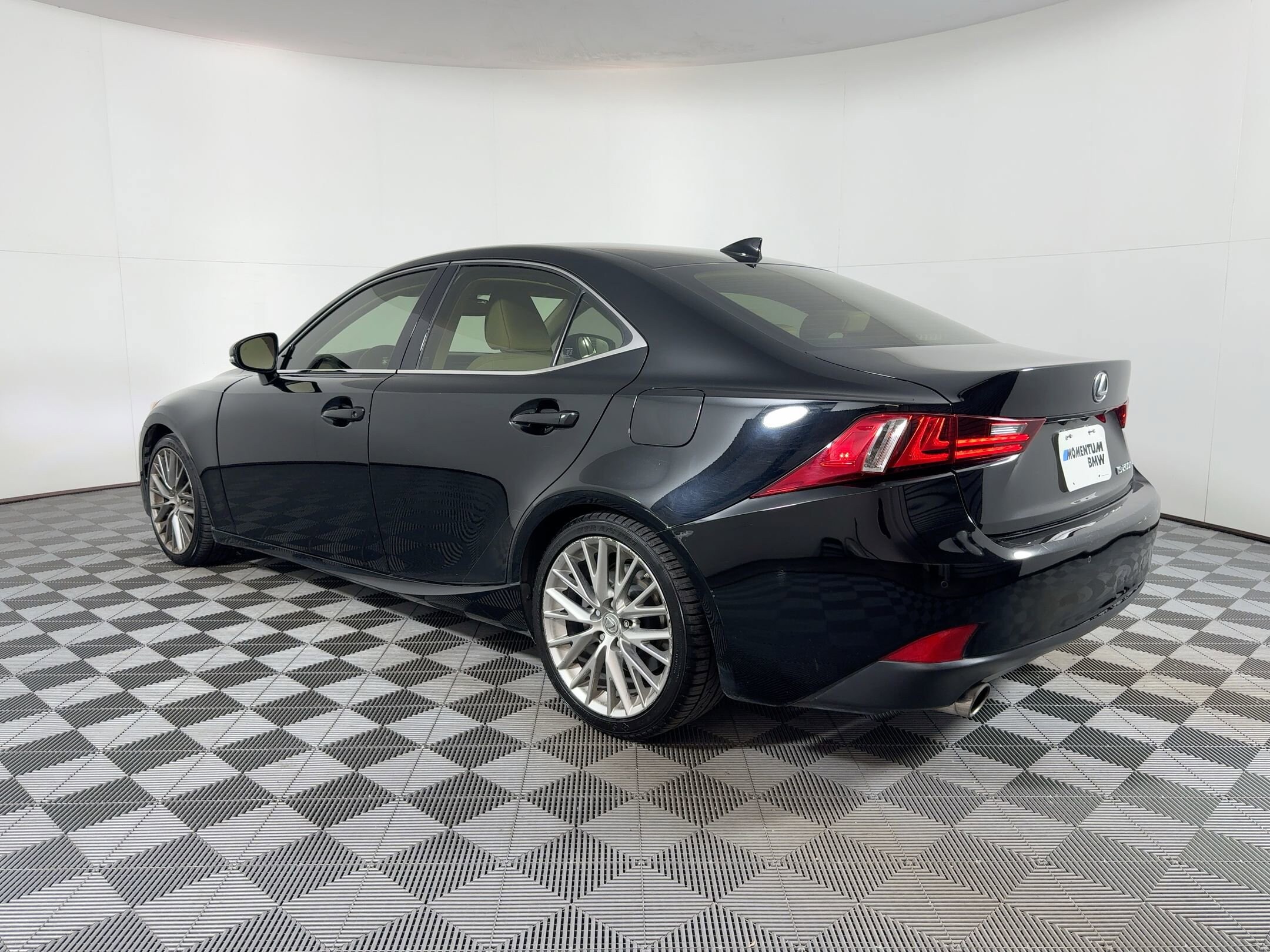 2016 Lexus IS 200t photo 3
