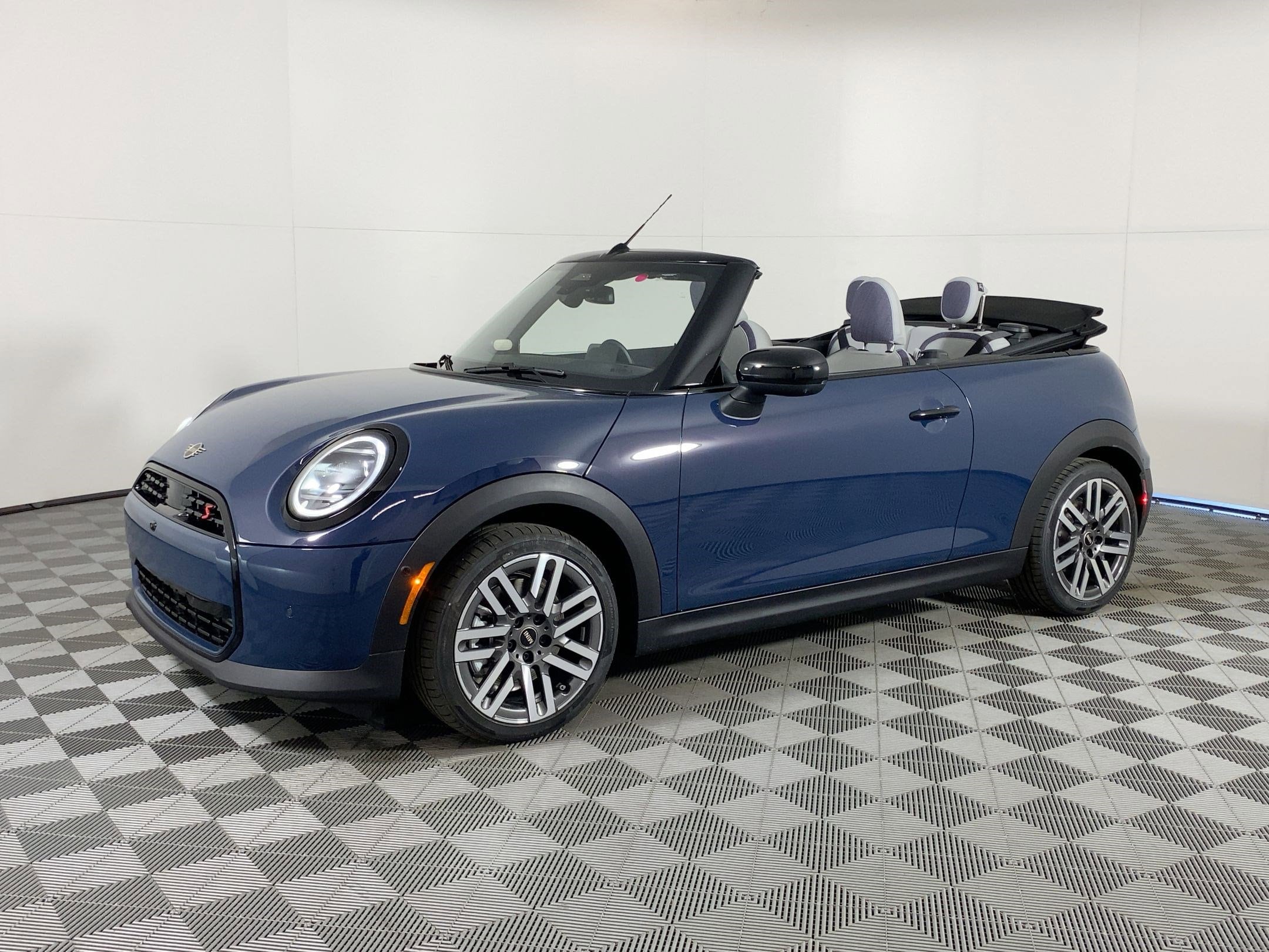 2026 MINI Convertible S's photo