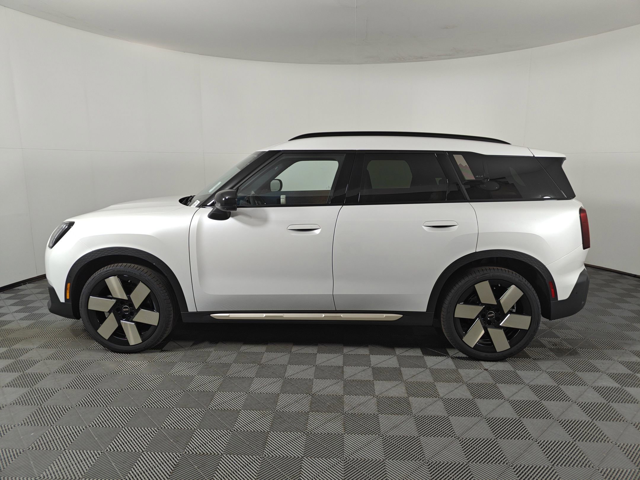 2025 Mini Countryman S ALL4 photo 2