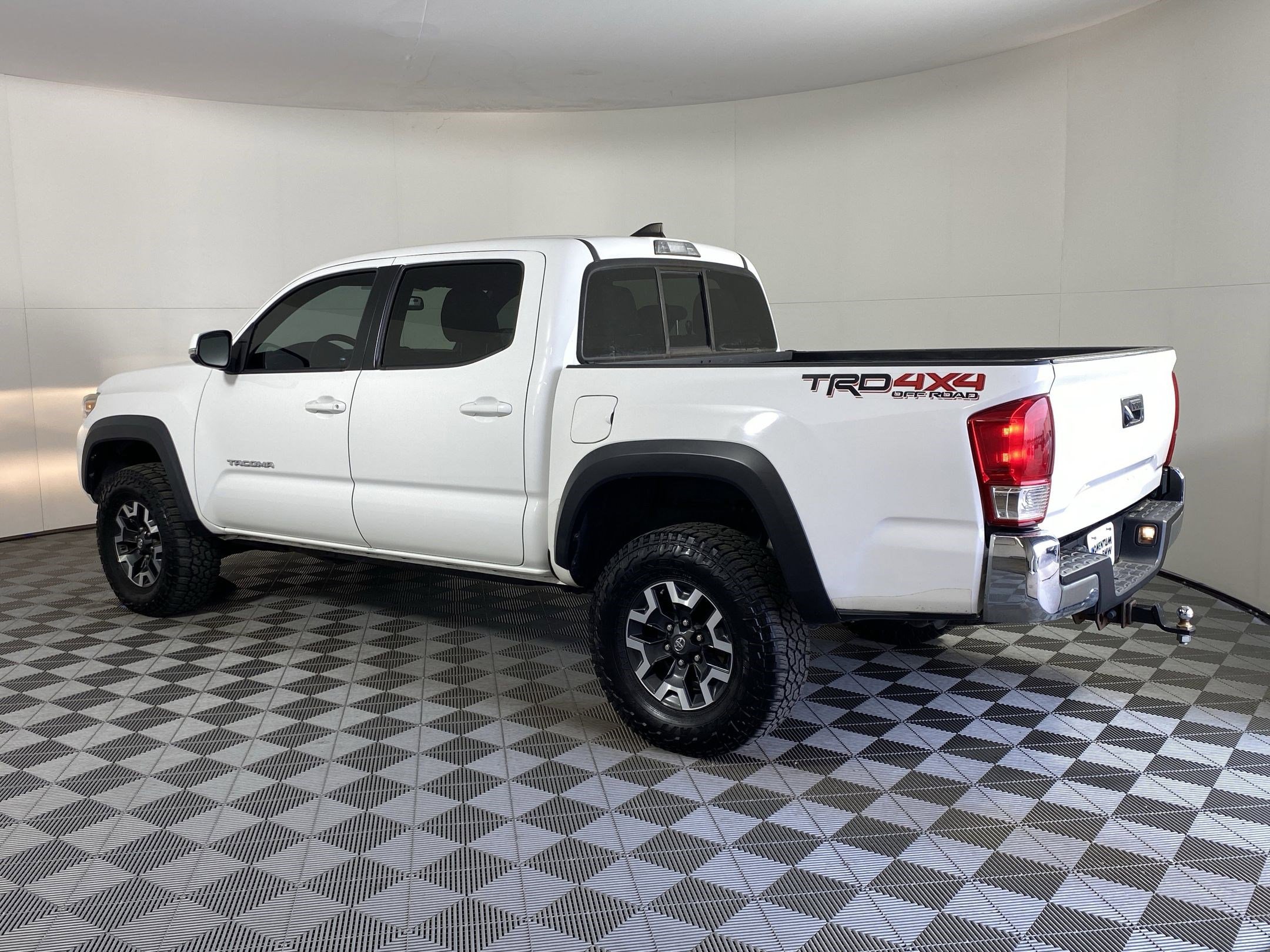 2016 Toyota Tacoma SR5 V6 photo 3