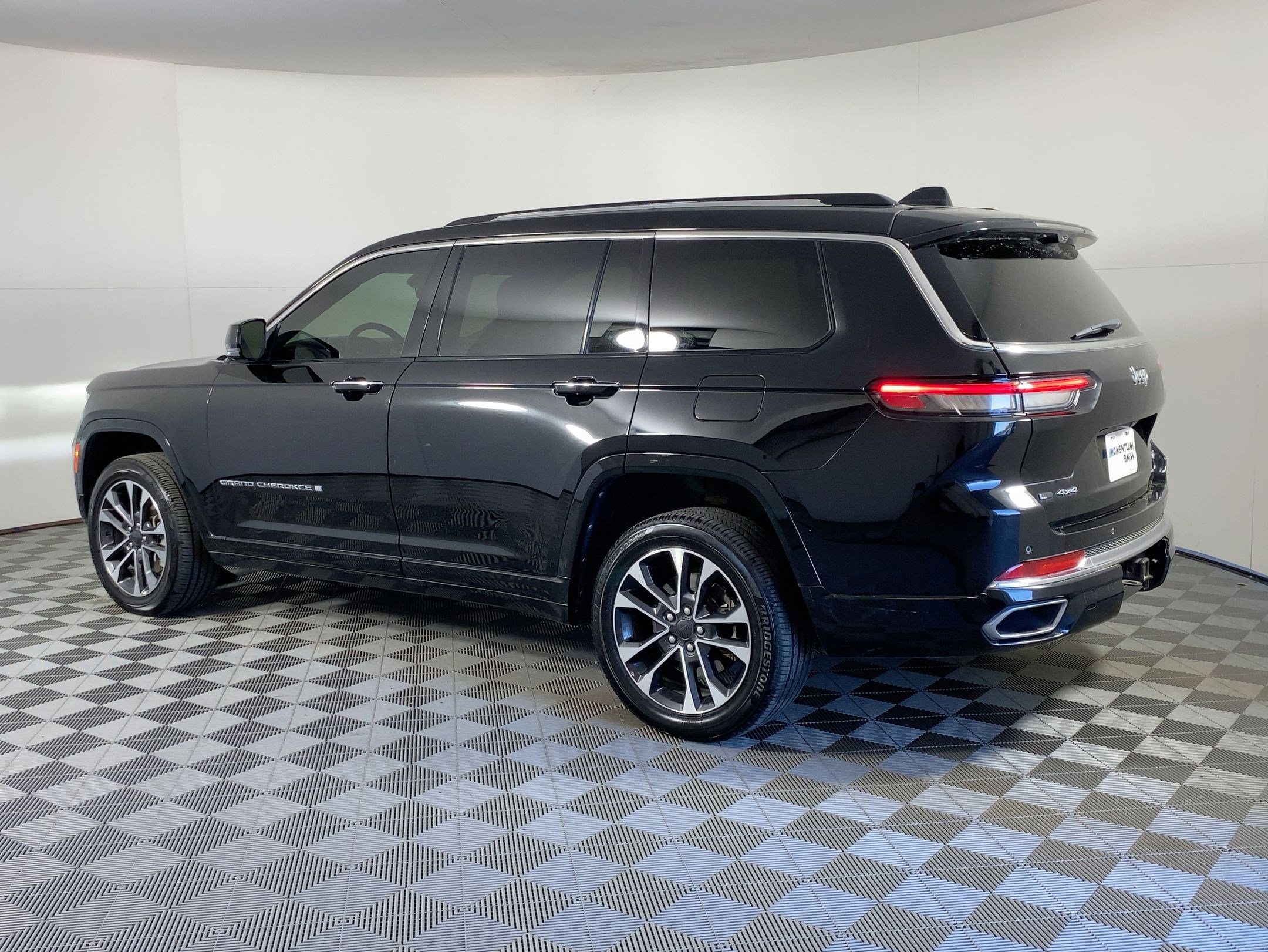 2021 Jeep Grand Cherokee Overland photo 2