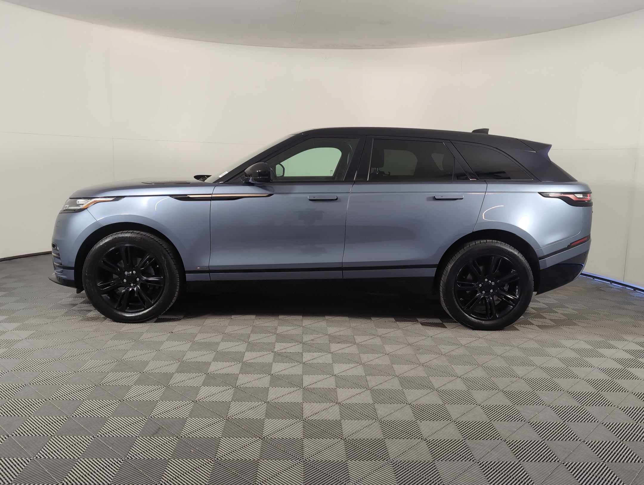 2020 Land Rover Range Rover Velar P250 R-Dynamic S photo 2
