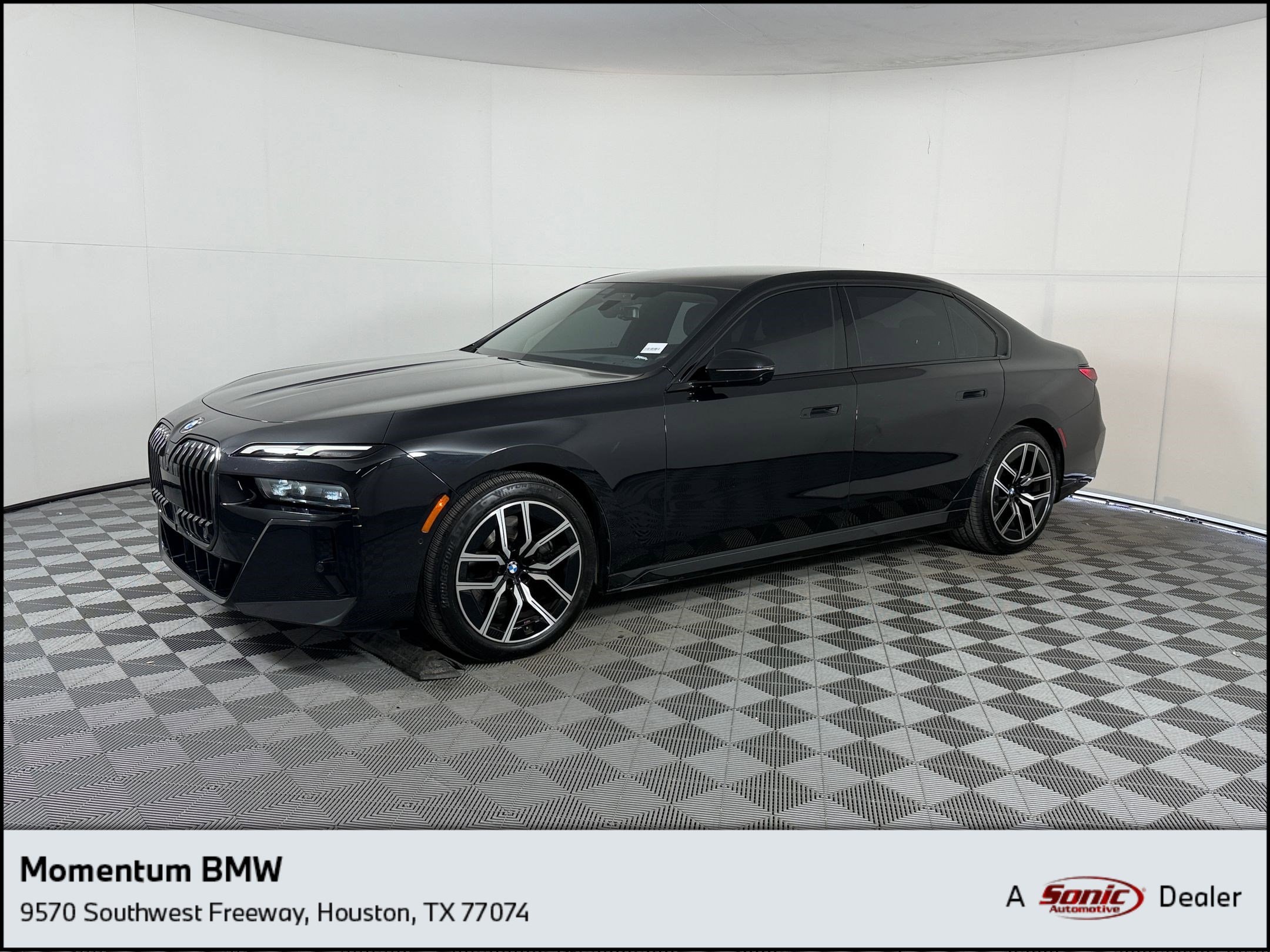 2023 BMW 7 Series 740i's photo