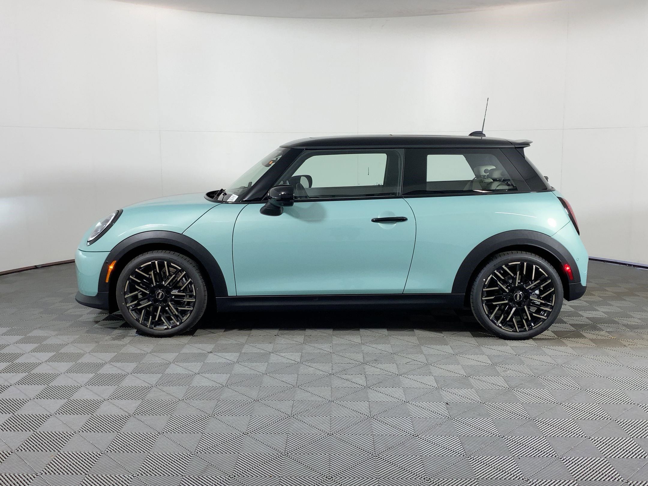 2026 Mini Cooper S Iconic photo 2
