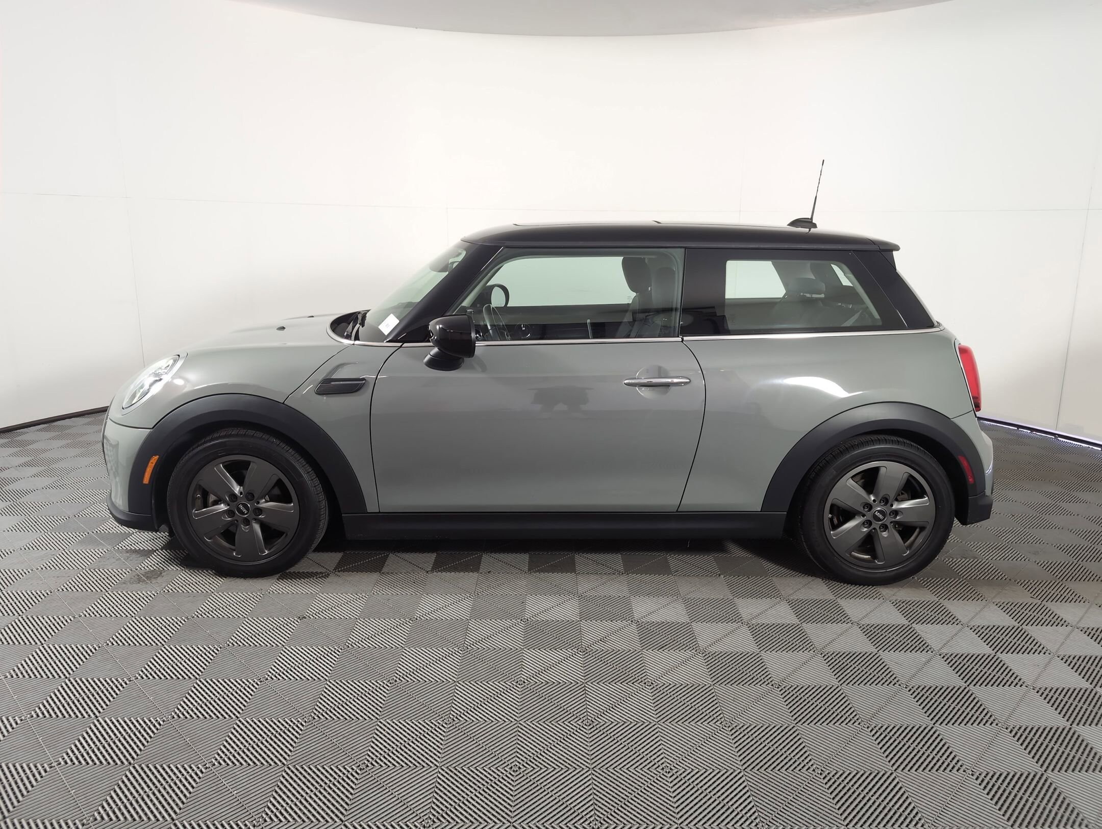 2023 Mini Cooper 2 Door Hardtop photo 2