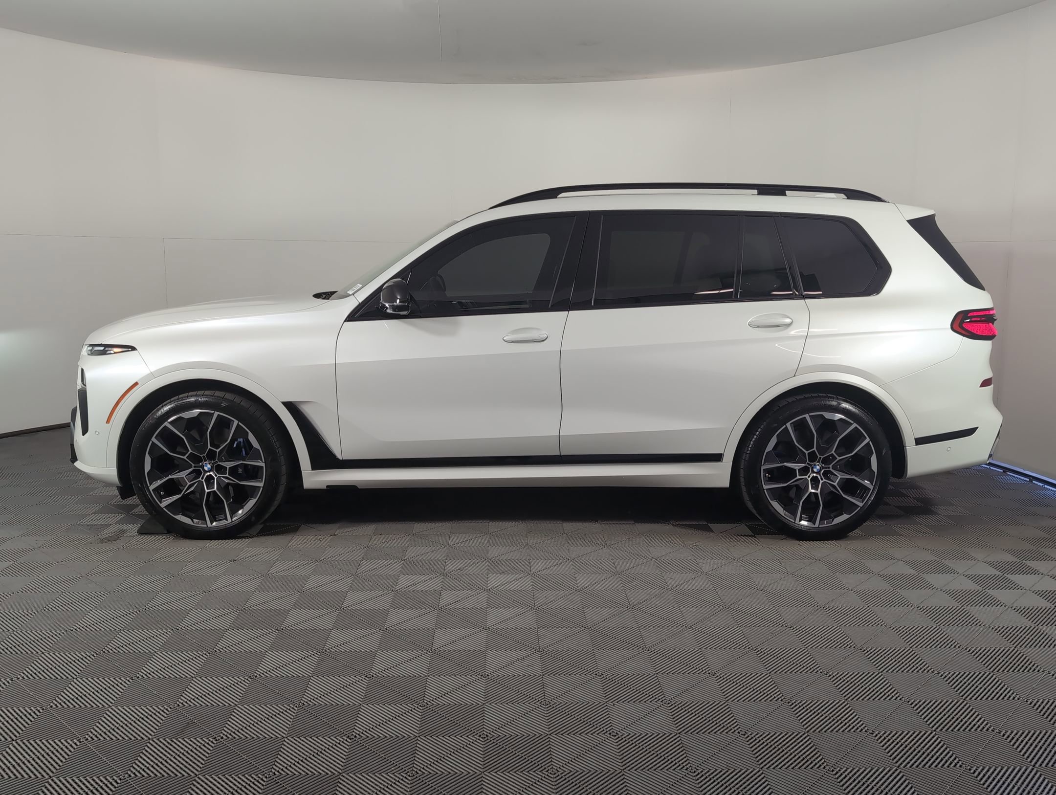 2025 Bmw X7 M60i photo 2
