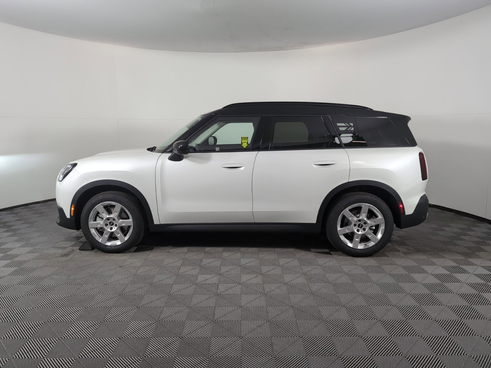 2025 Mini Countryman Iconic photo 4