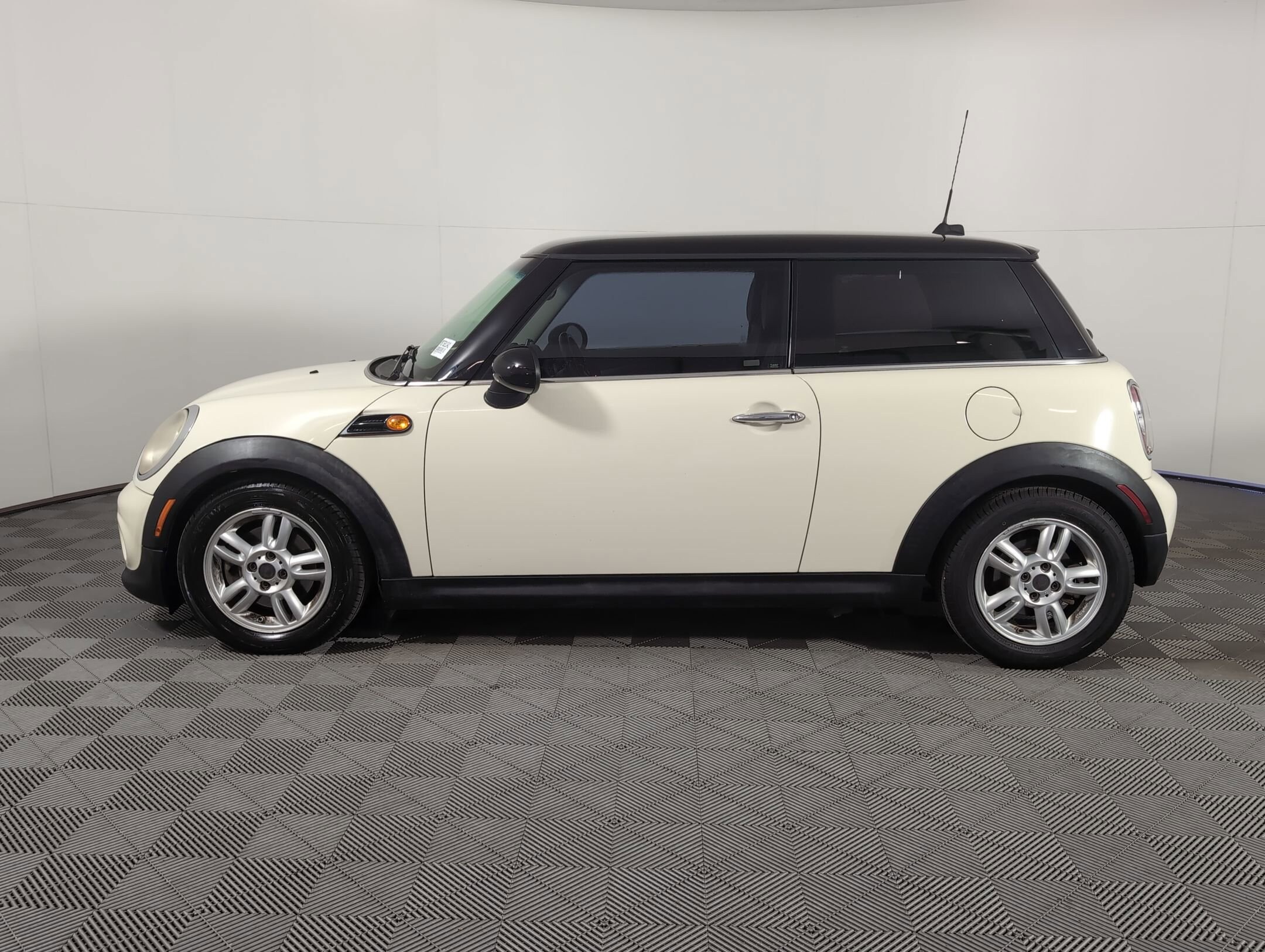 2013 Mini Cooper Hardtop photo 2
