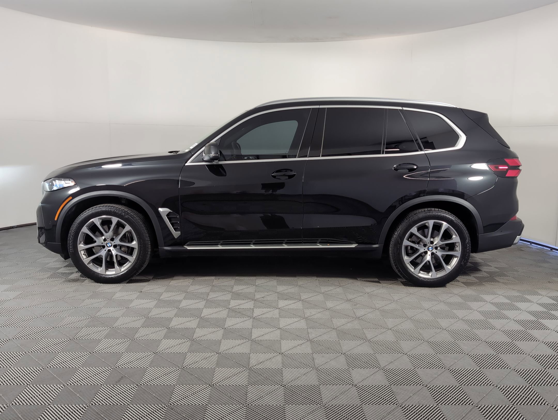 2025 Bmw X5 xDrive40i photo 2