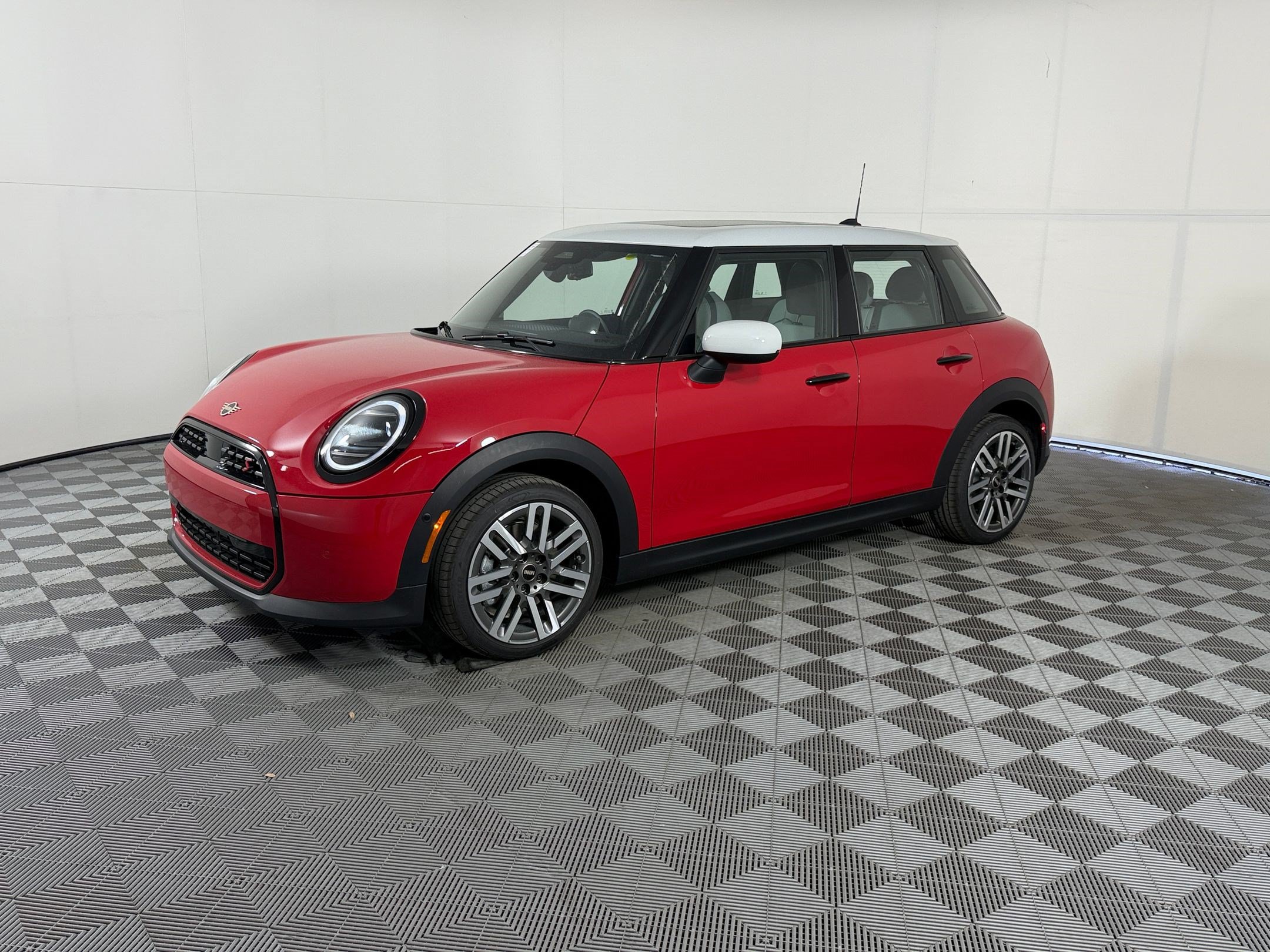 2026 MINI Hardtop Cooper S's photo